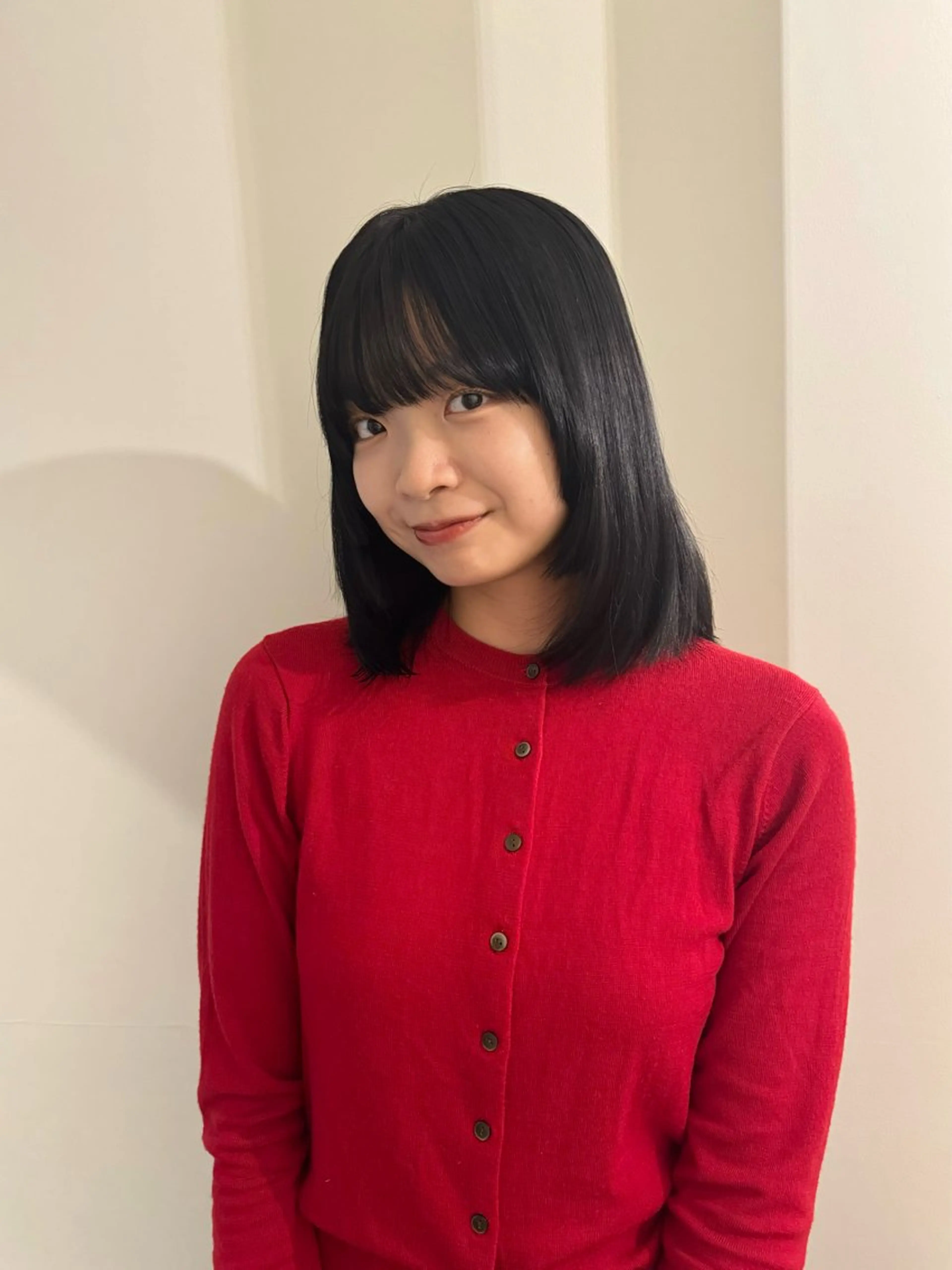 セミロング カラー 黒髪 ブルーカラー ブルーブラック 内沼 恵留菜のヘアスタイル