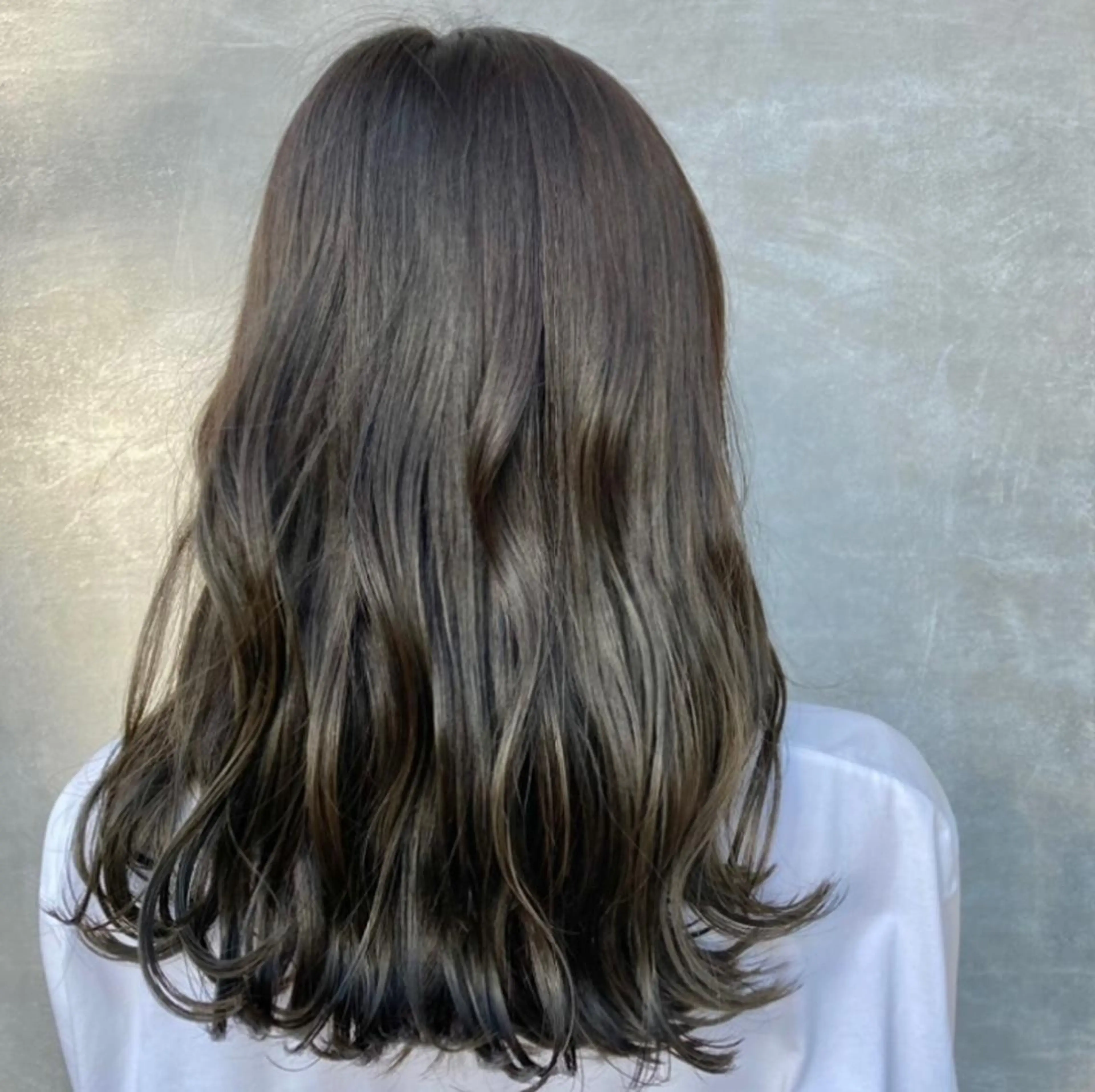 ロング カラー アッシュ ベージュカラー 片柳 美友季のヘアスタイル