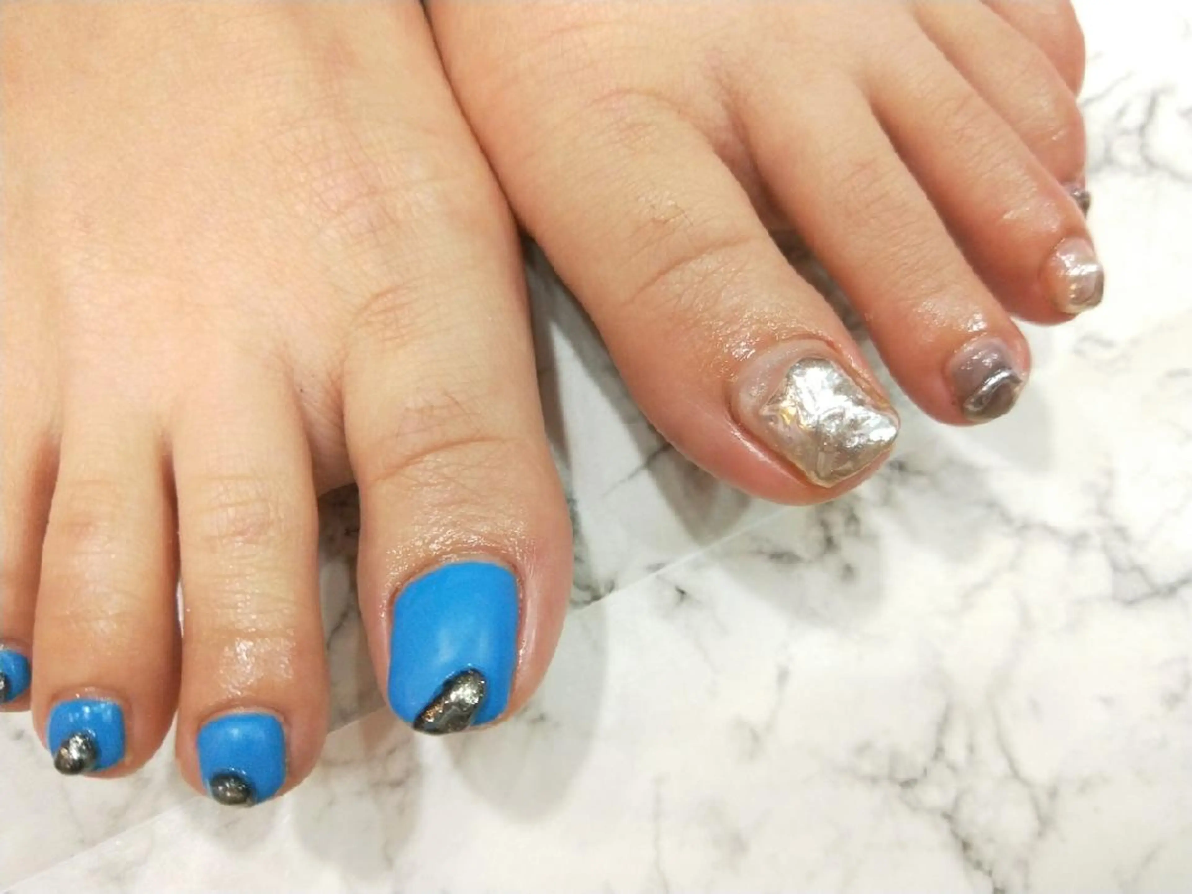 ネイル フットネイル R'well所属・はばすみれ🎀ﾈｲﾙ 光ﾌｪｲｼｬﾙ ﾍｱのネイルデザイン