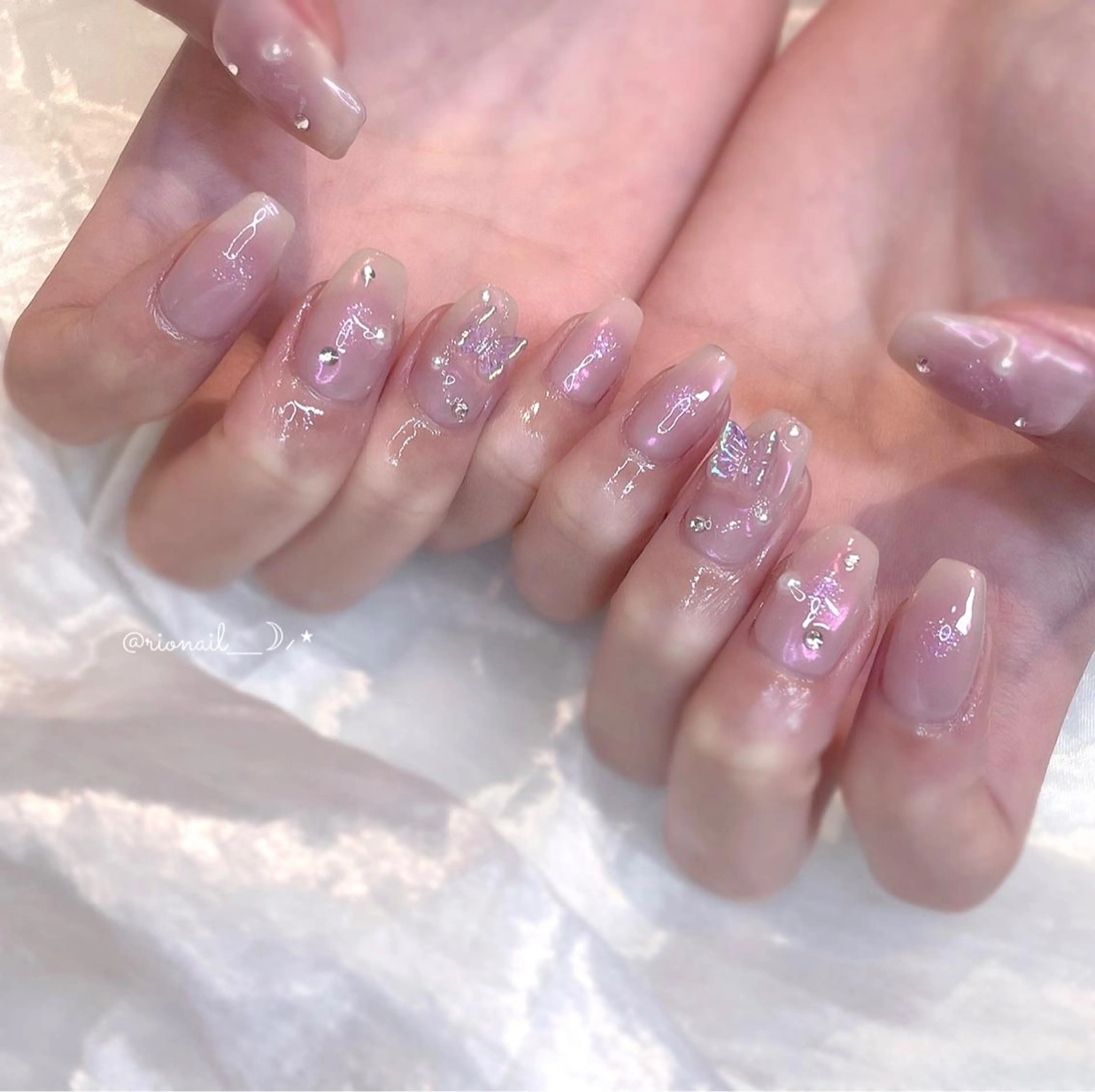 ネイル オーロラネイル チークネイル クリアネイル ハート ラメ(グリッター) 𝘙𝘪𝘰𝘯𝘢 ...🕯🤍のネイルデザイン