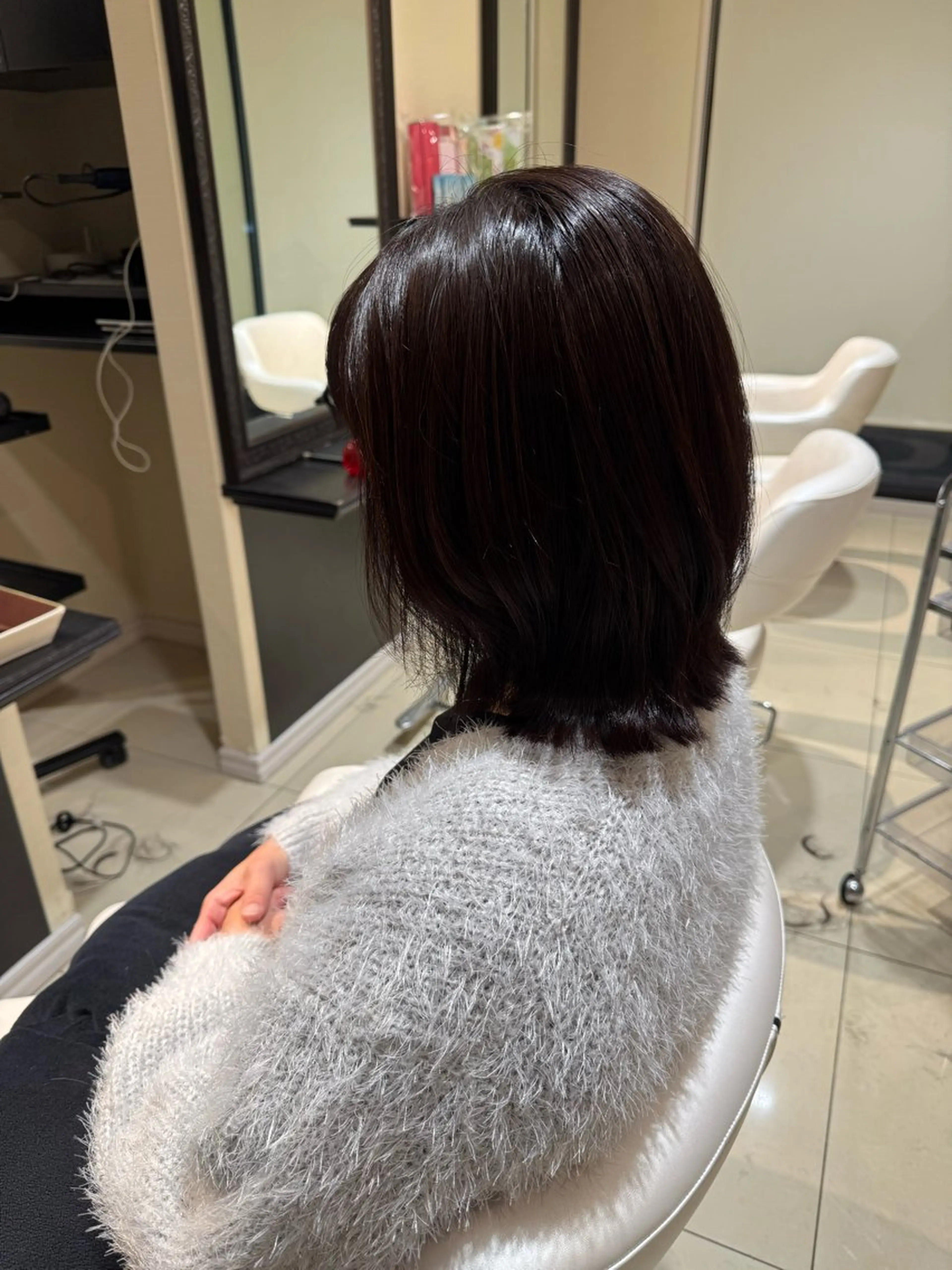 ミディアム ボブ 顔周りカット レイヤーカット 外ハネヘア 白井 早苗のヘアスタイル