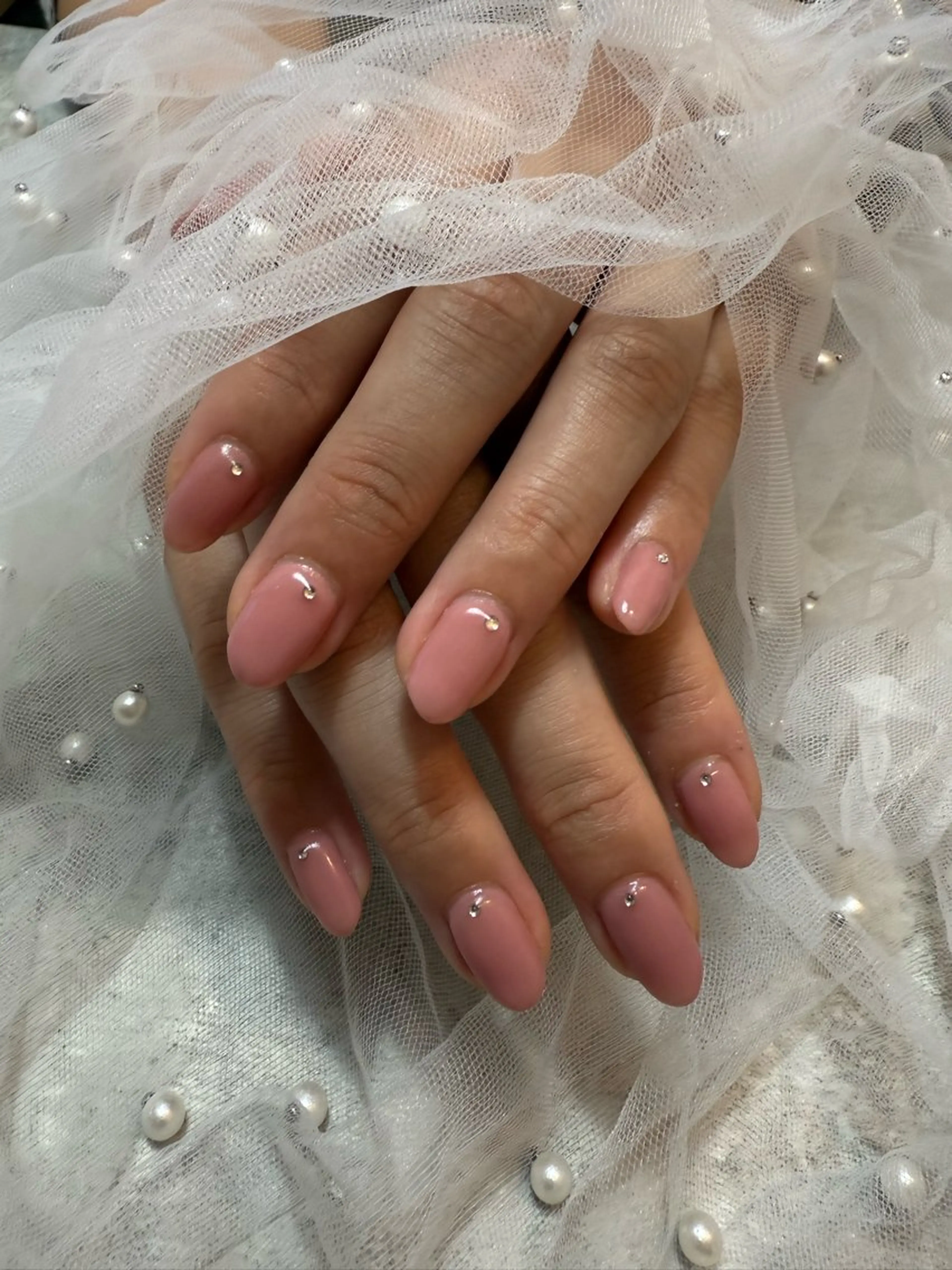 ネイル ストーンネイル from nail所属・nailist 🤍mikuのネイルデザイン