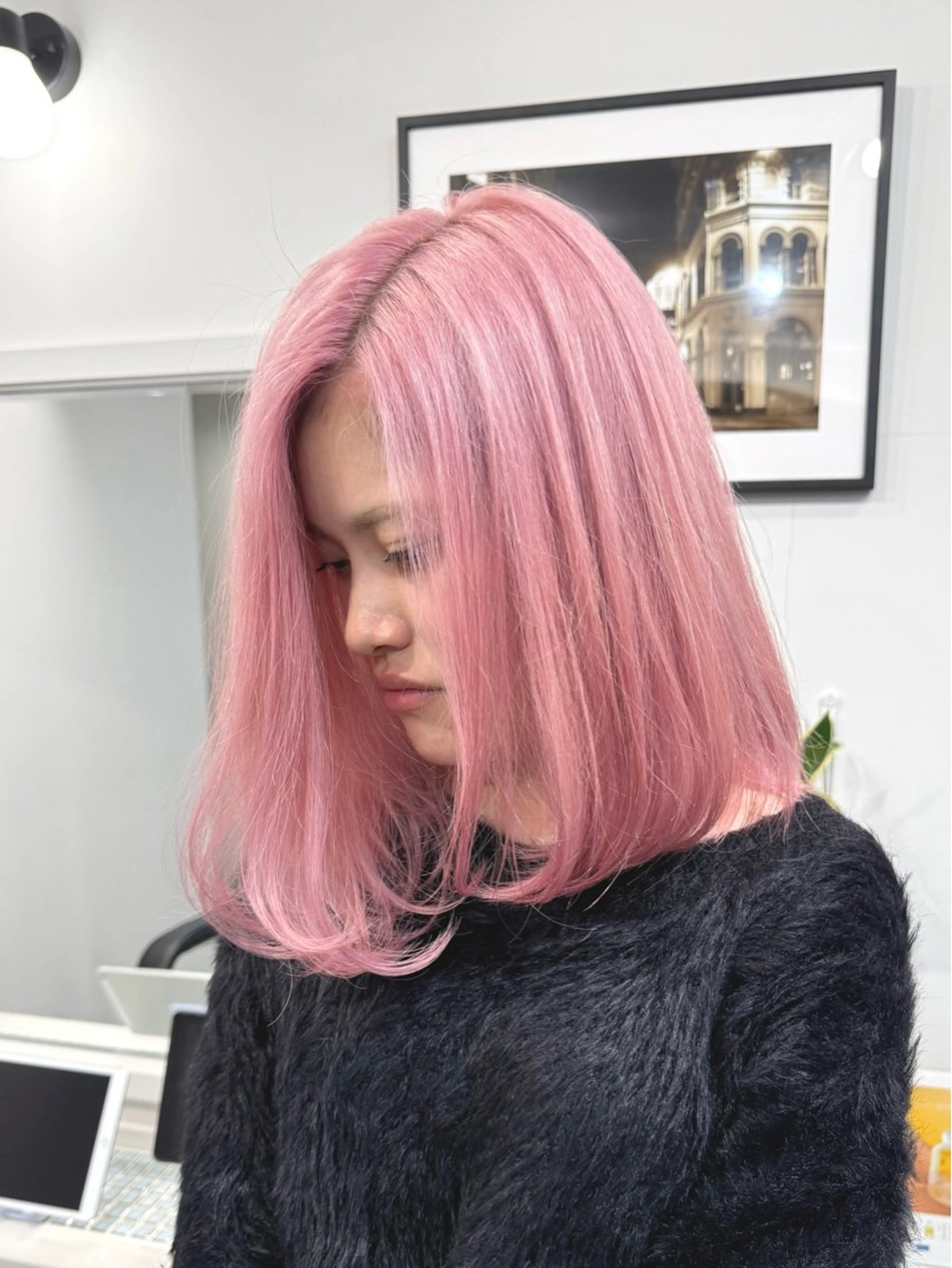 ミディアム カラー ヘアアレンジ ブリーチ ケアブリーチ ピンクカラー ホワイトピンク ボブ カット ヘアカラー SALOWIN京都河原町Suite店所属・外国人風レイヤー/ ハイトーンSHUのヘアスタイル