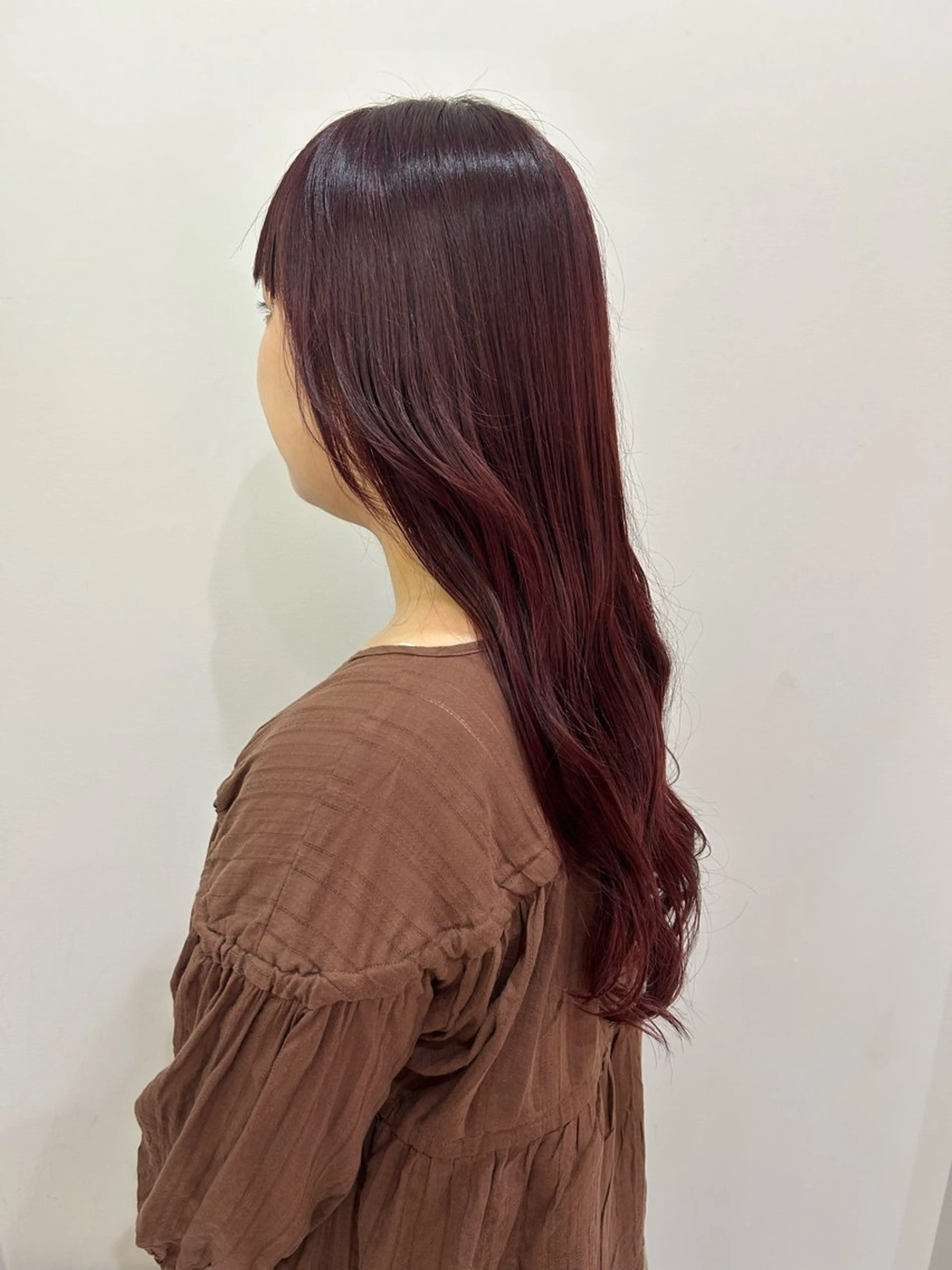 セミロング カラー ブリーチ レッドカラー カット ヘアカラー トリートメント レイヤー/お顔まわり 暖色カラー🍑Amiのヘアスタイル
