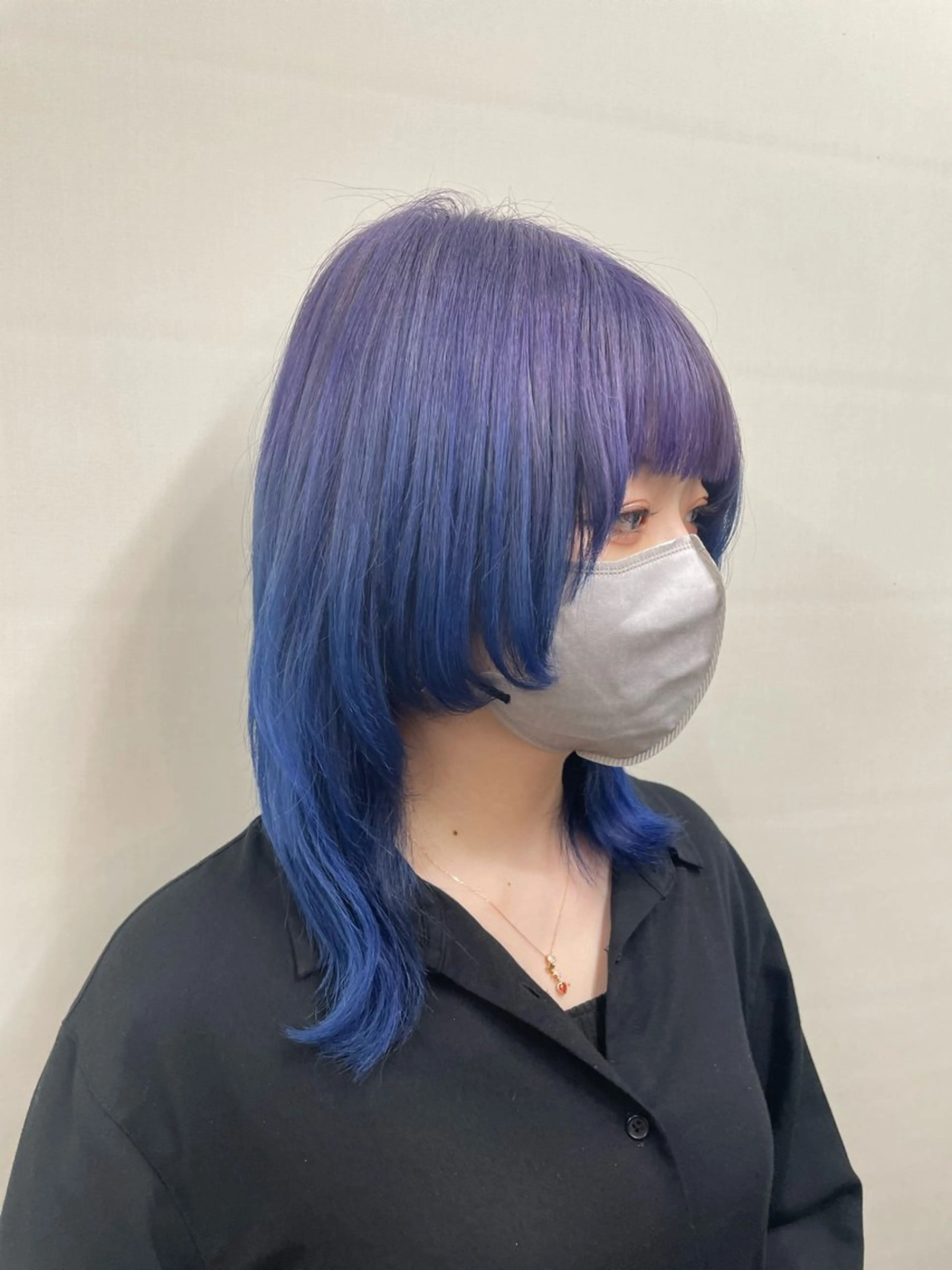 ミディアム パープルカラー カット ヘアカラー トリートメント 手塚 由佳のヘアスタイル