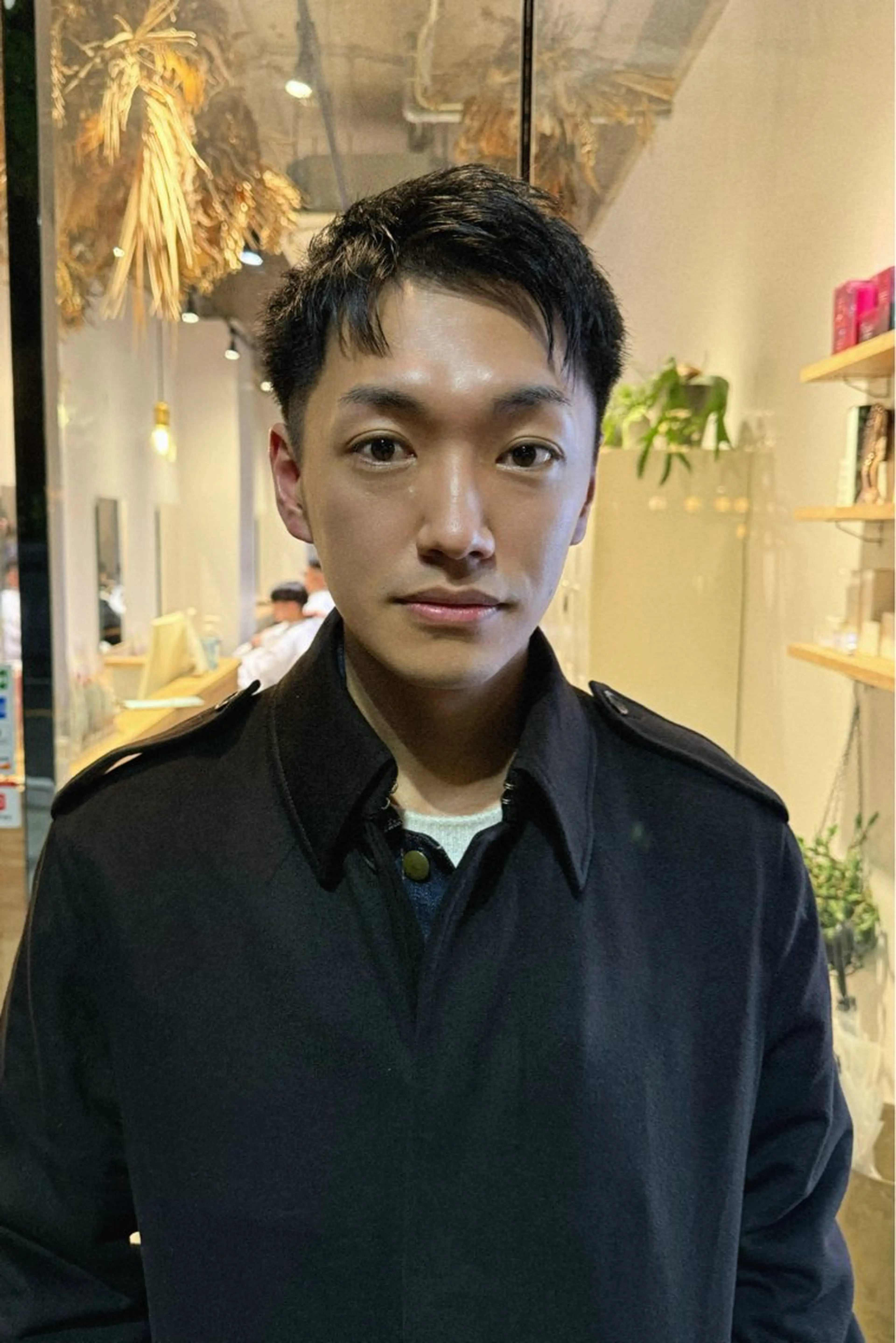 ショート メンズ センターパート ダウンパーマ フェザーパーマ メンズハイライト メンズ韓国風 藤崎百道メンズカット Zina/森井唯央のヘアスタイル