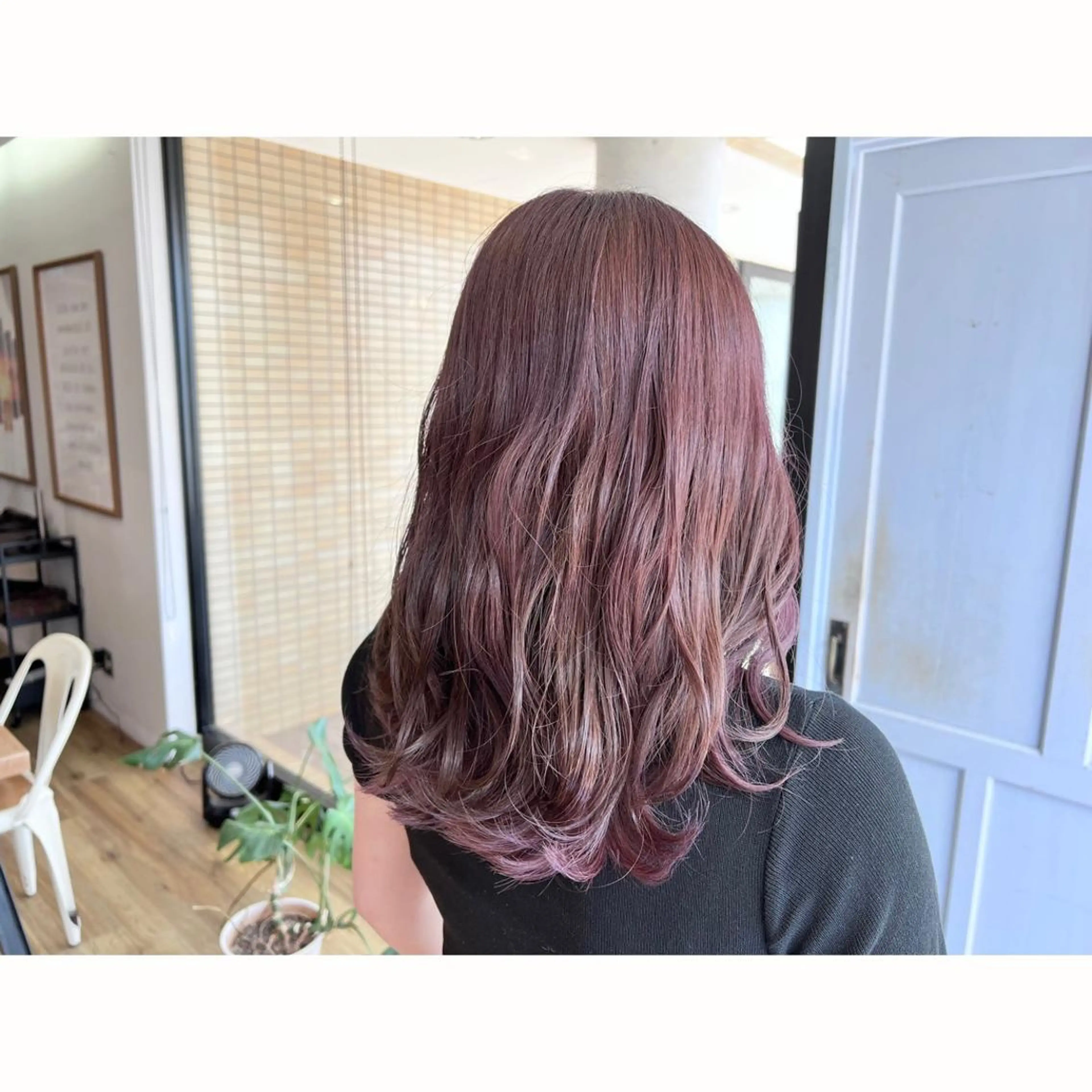 ロング カラー ブリーチ バイオレットカラー ヘアカラー トリートメント ツキダテ ユイのヘアスタイル