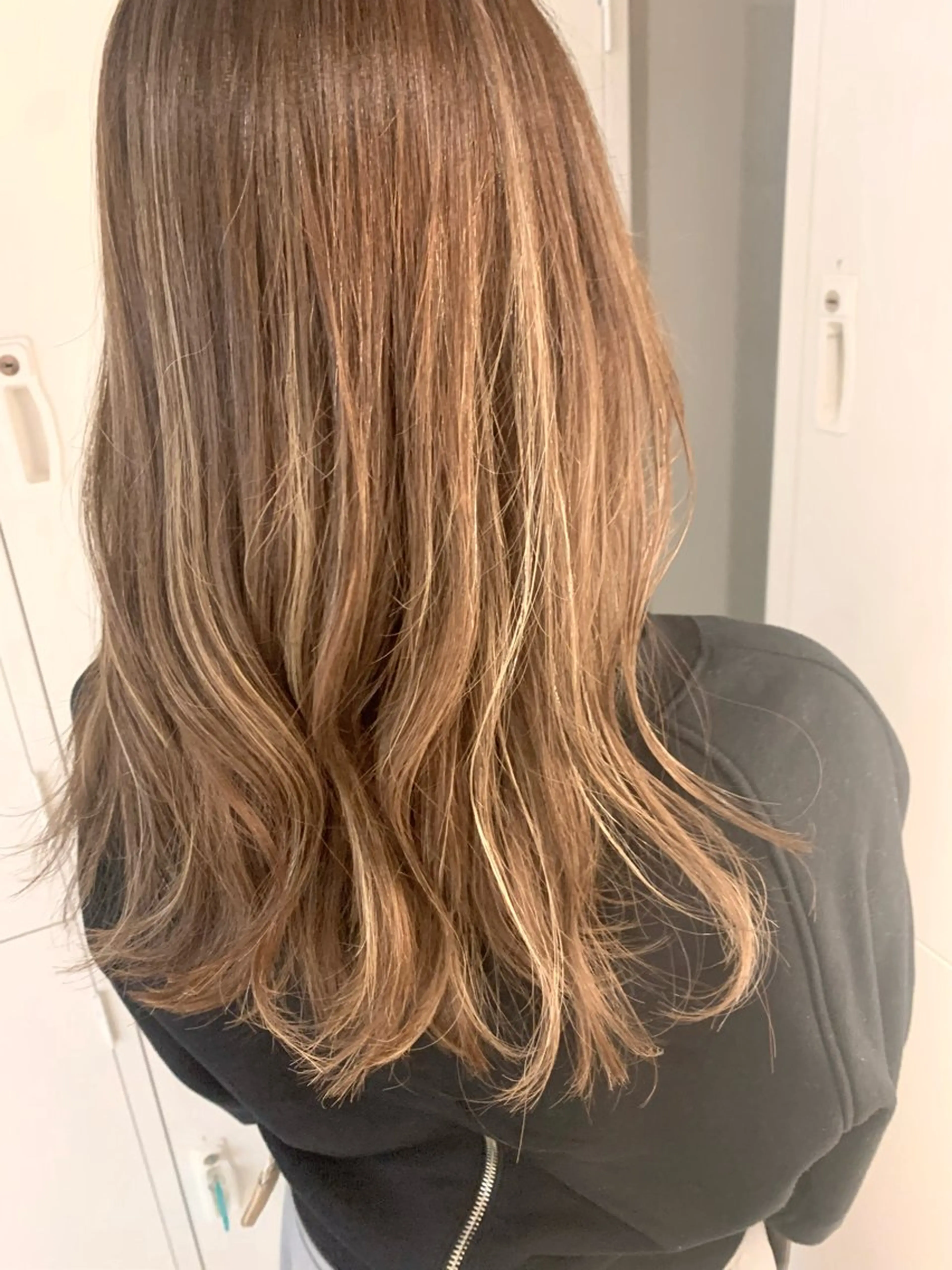 ロング ヘアカラー 和田 拓也のヘアスタイル