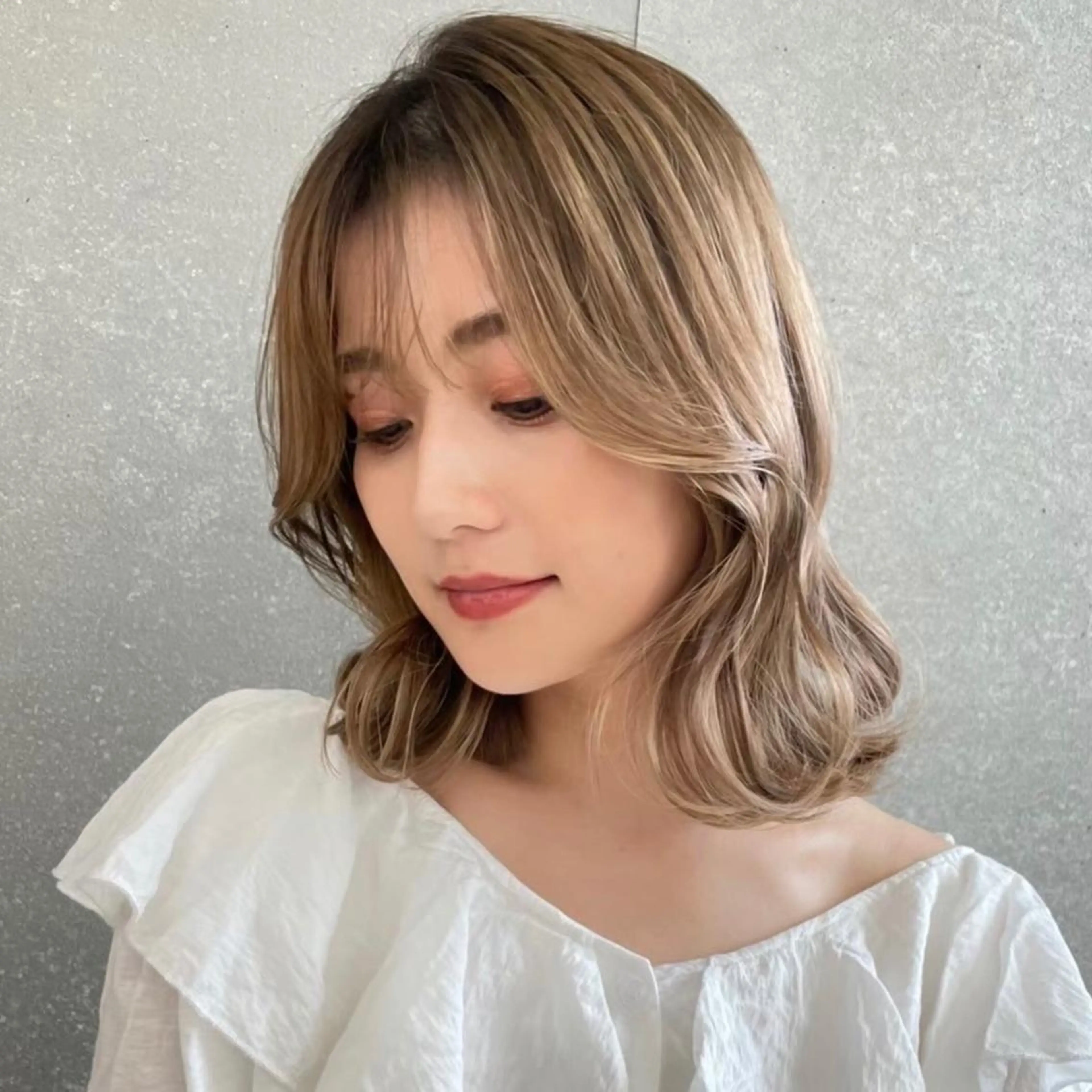 ミディアム カラー カット ヘアカラー トリートメント レイヤー🤍 ベージュ🤍　聖奈のヘアスタイル