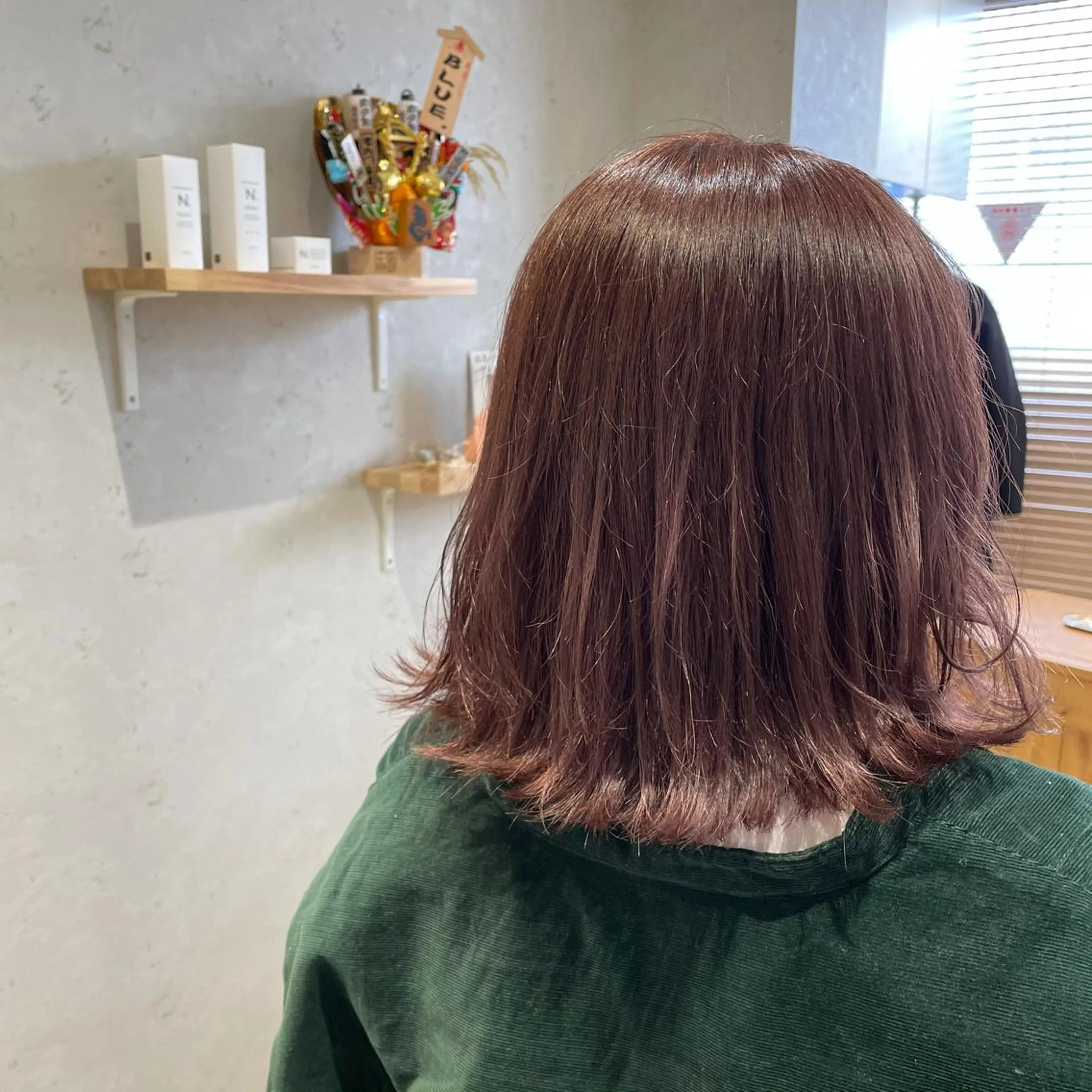 ミディアム カラー 外山 実咲のヘアスタイル