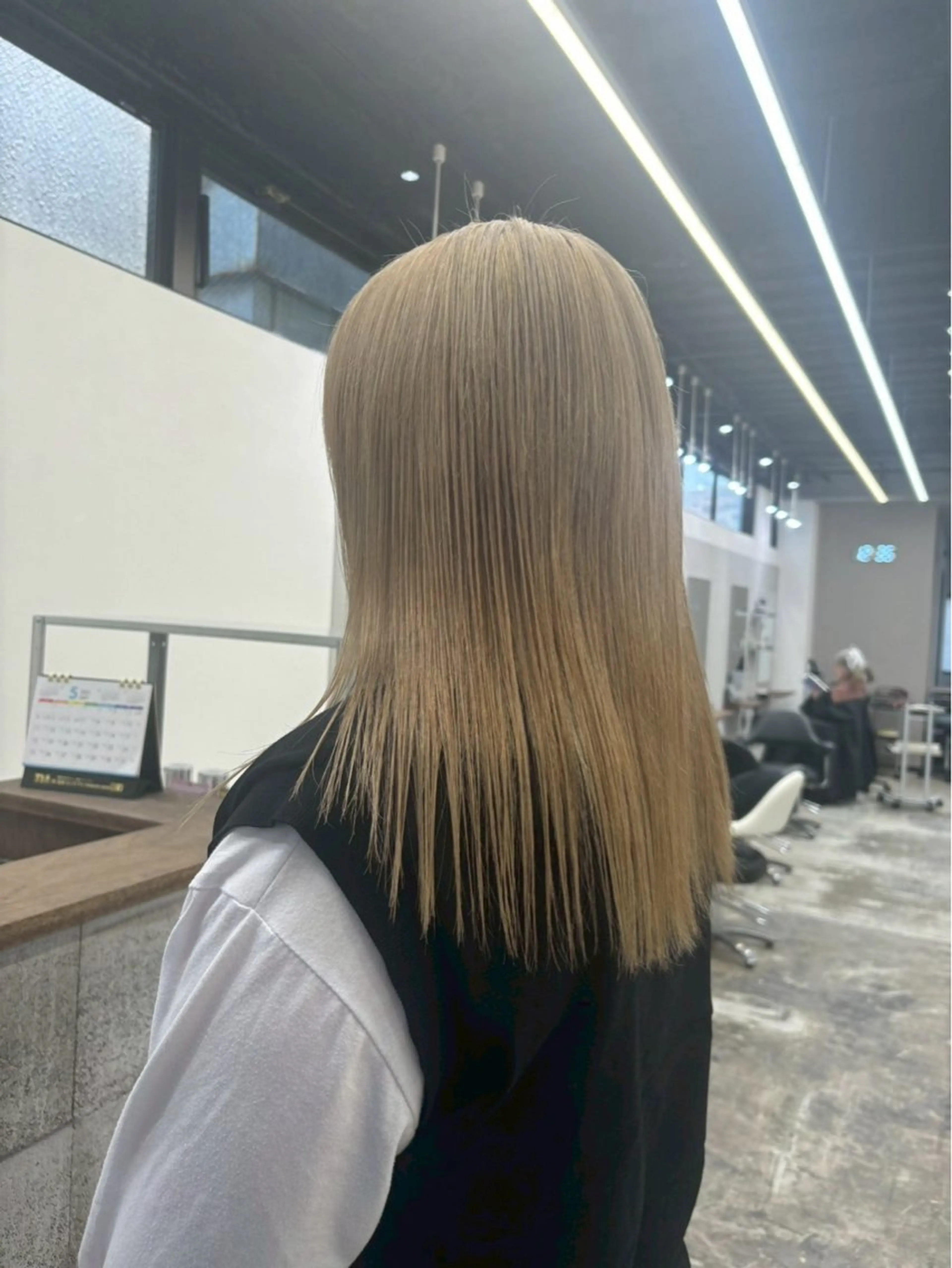 セミロング カラー 🌈ハイトーンカラー ⋆˚ʚɞにいな🌈のヘアスタイル