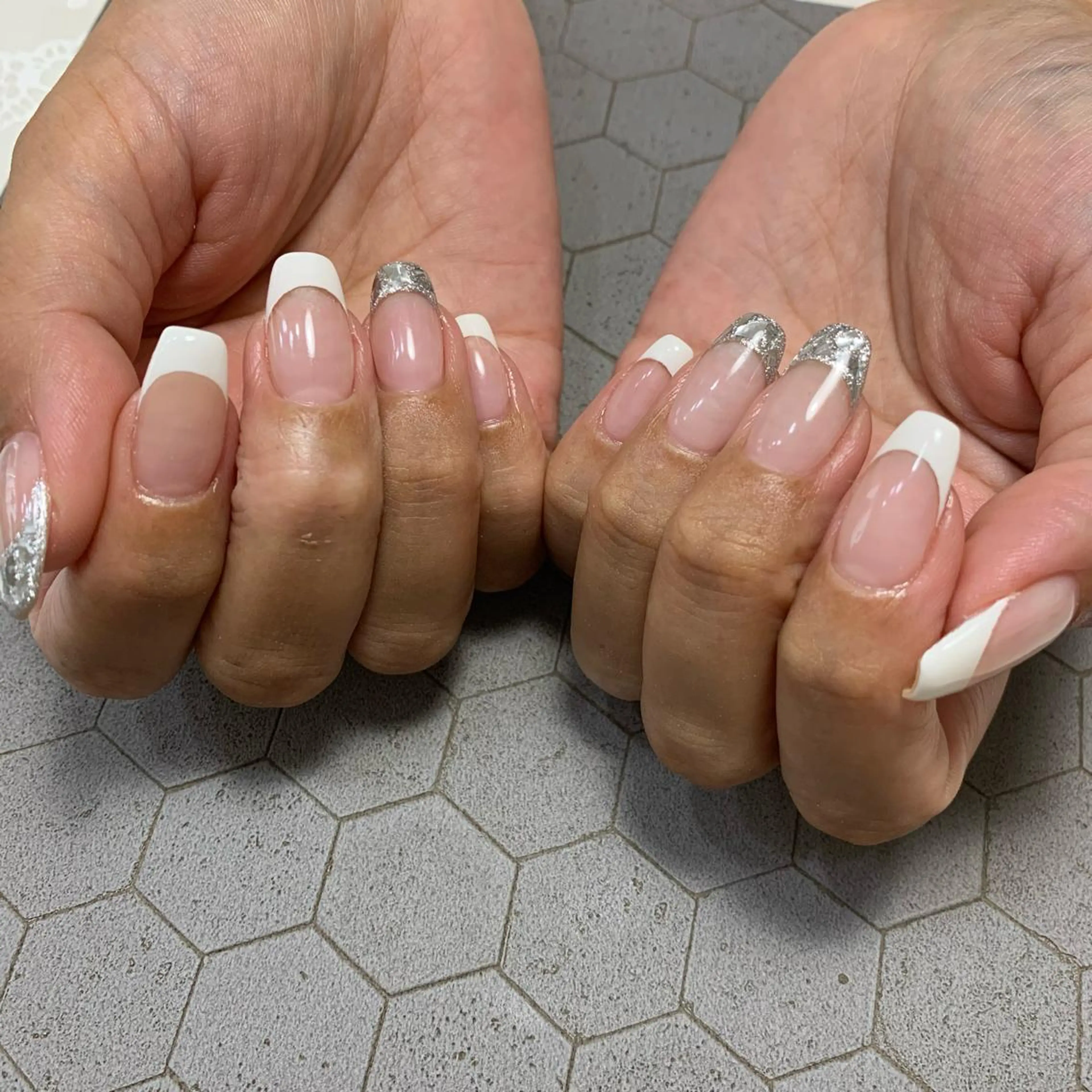 ネイル フレンチネイル ガラスフレンチ スクエアネイル ハンドネイル NAILROOM ekolu所属・近藤 穂乃果のネイルデザイン