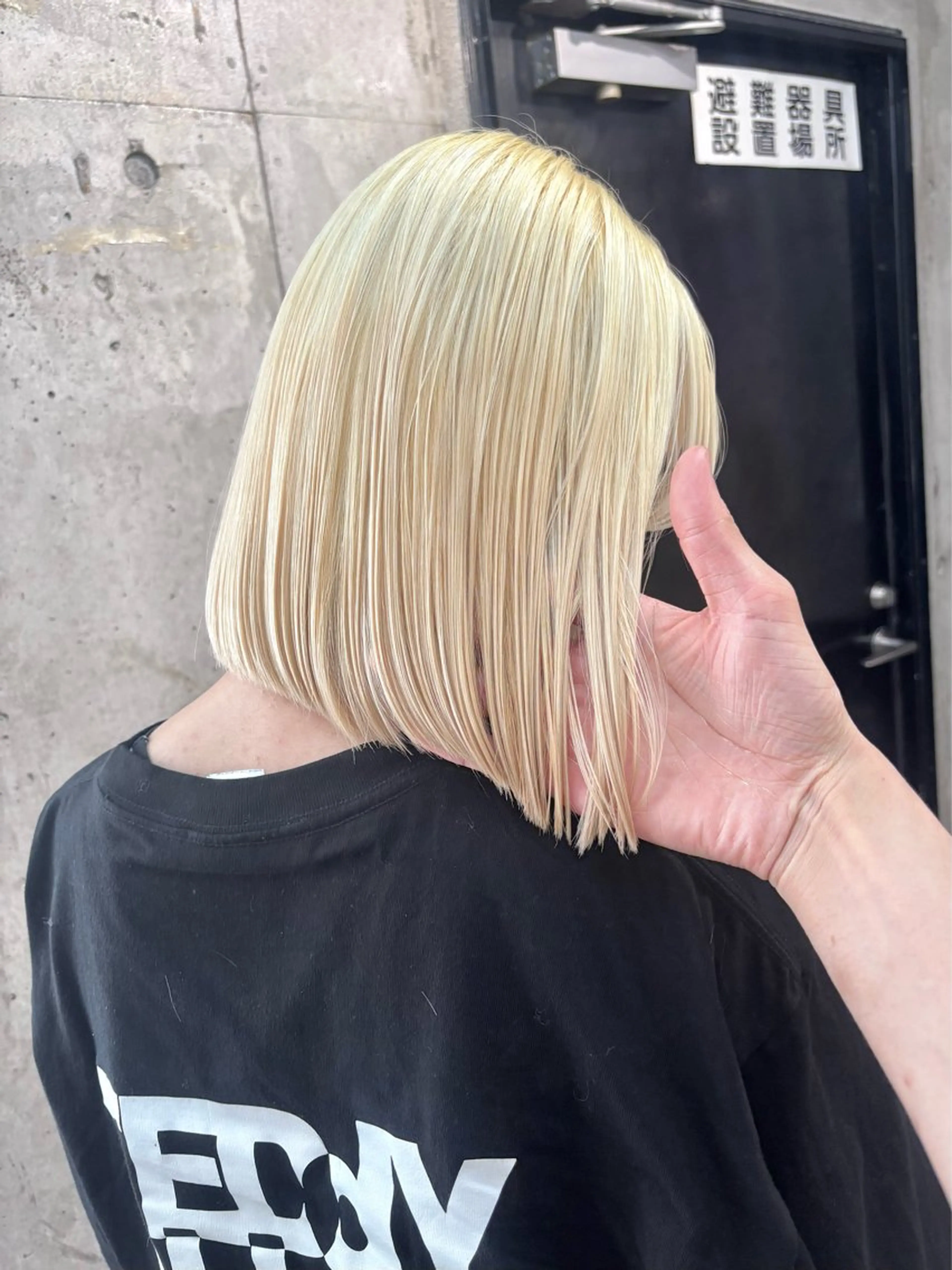 ミディアム カラー ブリーチ 抜きっぱなしブロンド ブロンド ボブ ヘアカラー lani hair salon所属・SHOTO ハイトー ン/デザインカラーのヘアスタイル