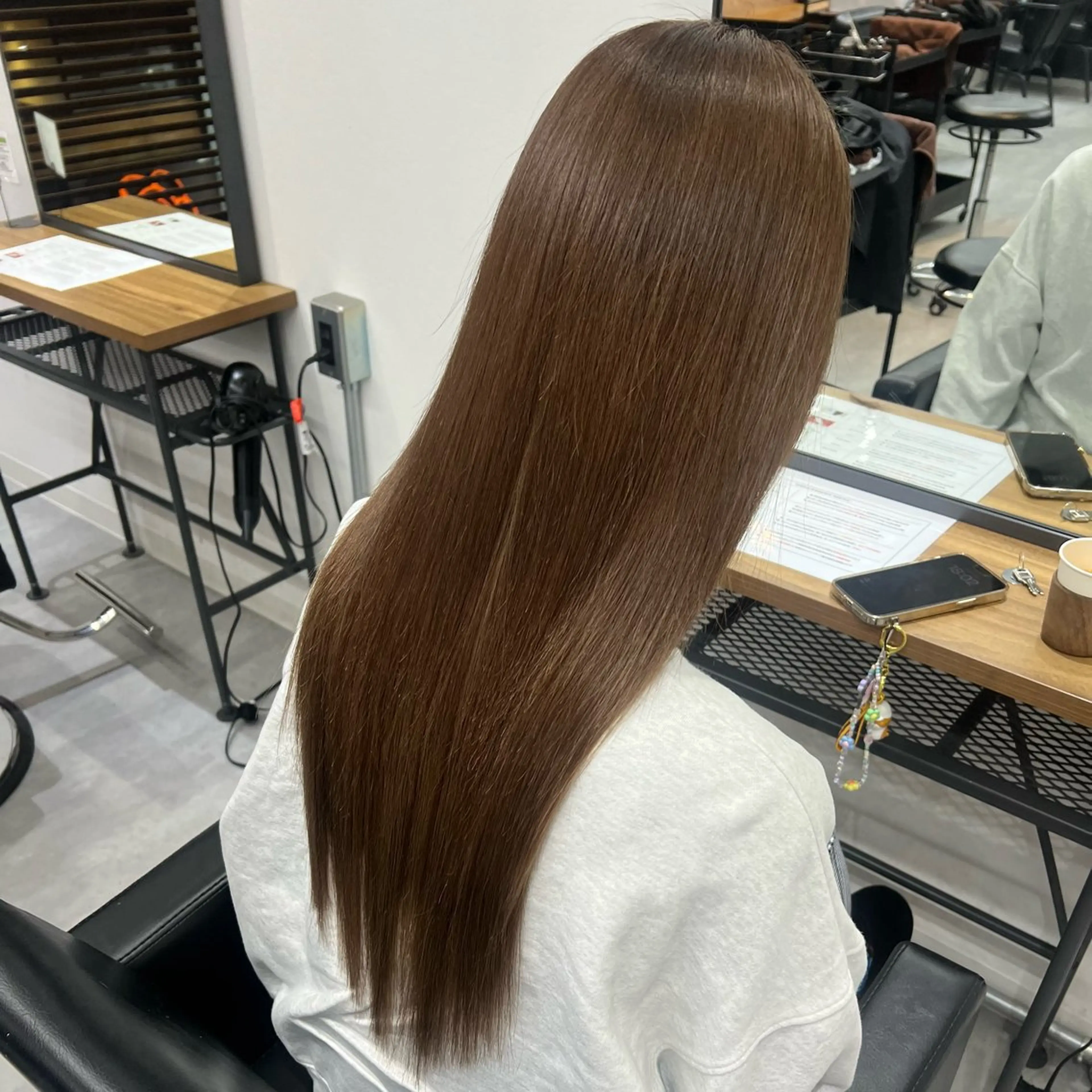 ロング カラー シールエクステ ベージュカラー ブラウンカラー ブラウンベージュ ナチュラルブラウン いろあそび所属・ショート/ウルフ カットモデル募集のヘアスタイル