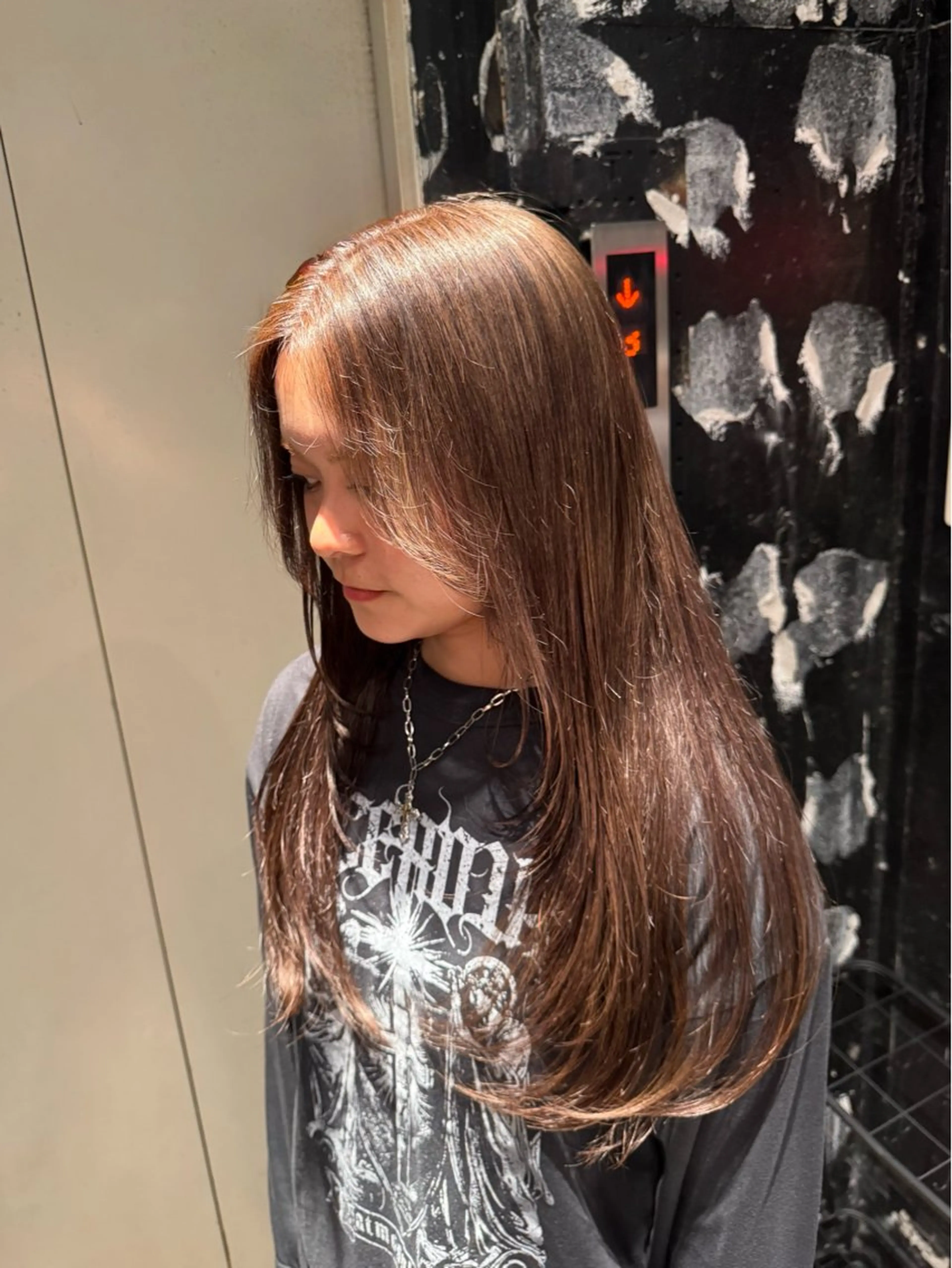 ロング カラー ベージュカラー ブリーチ 透明感カラー ヘーゼル ブリーチなしカラー ヘアカラー トリートメント 🦁ブリーチカラー 💎紫音のヘアスタイル