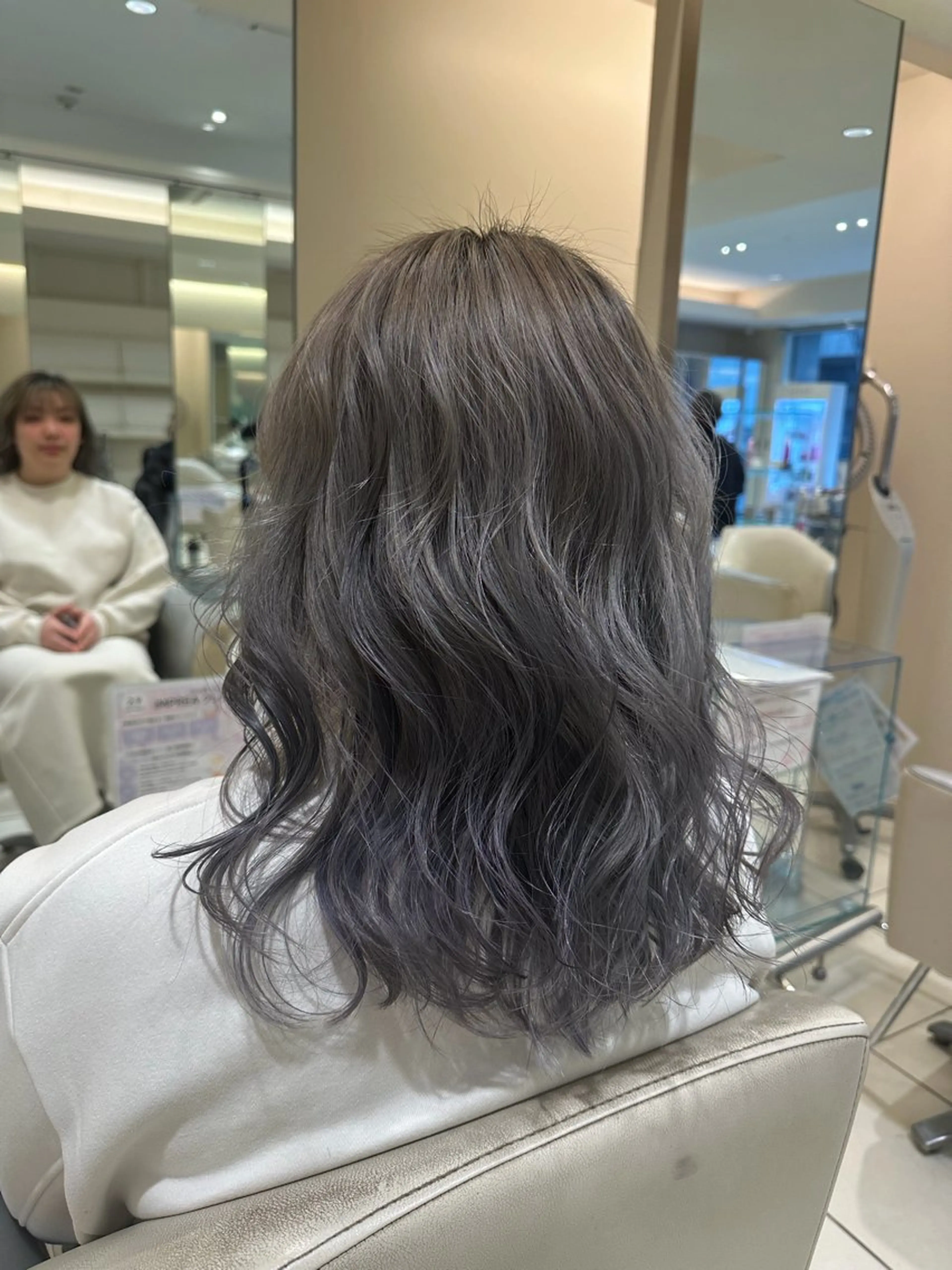 ロング カラー 海希/ブリーチ透明カ ラー/レイヤーカットのヘアスタイル