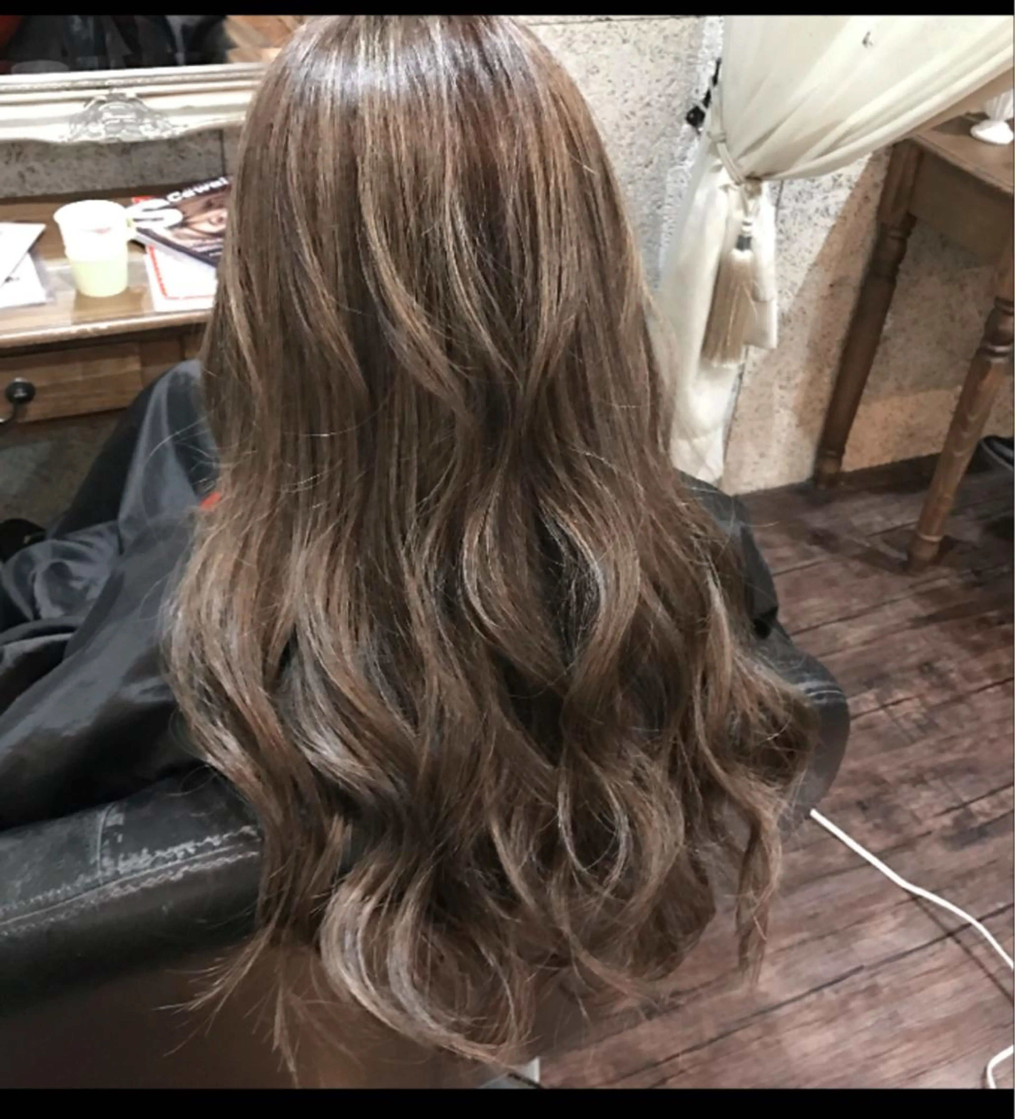 ロング カラー アッシュ ベージュカラー ブリーチ ハイライトカラー メッシュ Tsuyoki .のヘアスタイル