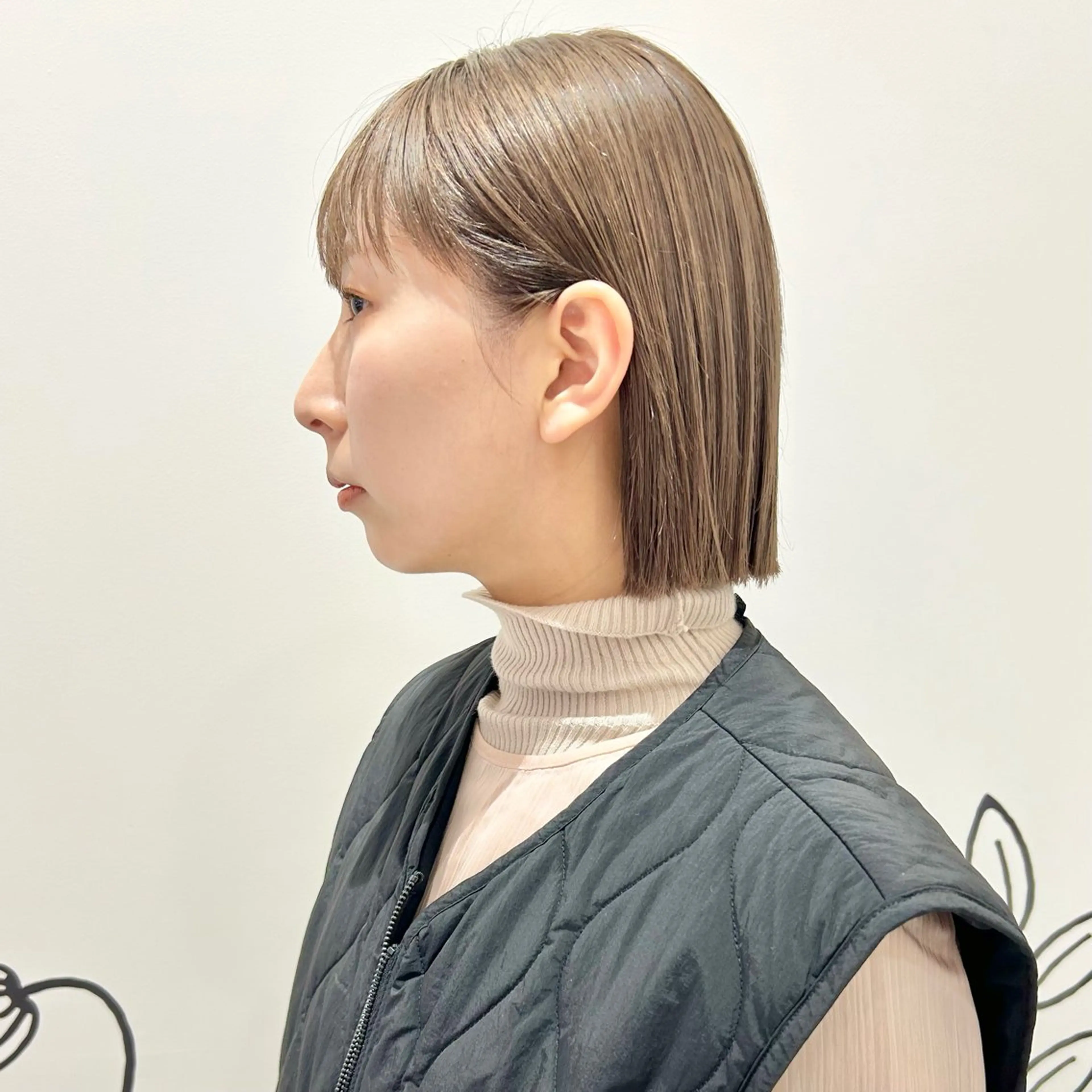 ショート カラー ベージュカラー ボブ ハイトーン/ブリーチ 似合せカット/パーマのヘアスタイル