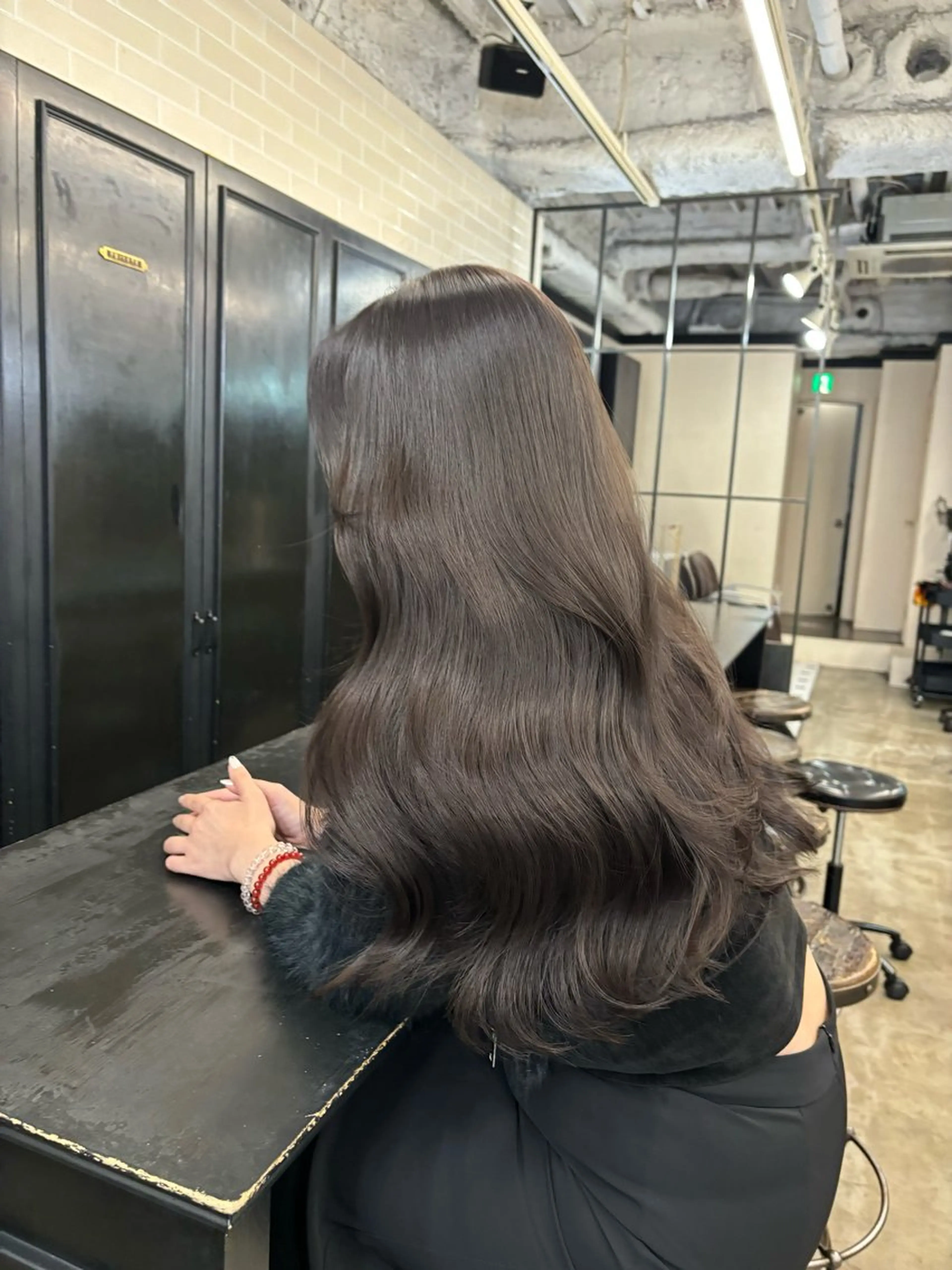 ロング カラー ヘアカラー トリートメント オリーブベージュ 🫒🩶Rianaのヘアスタイル