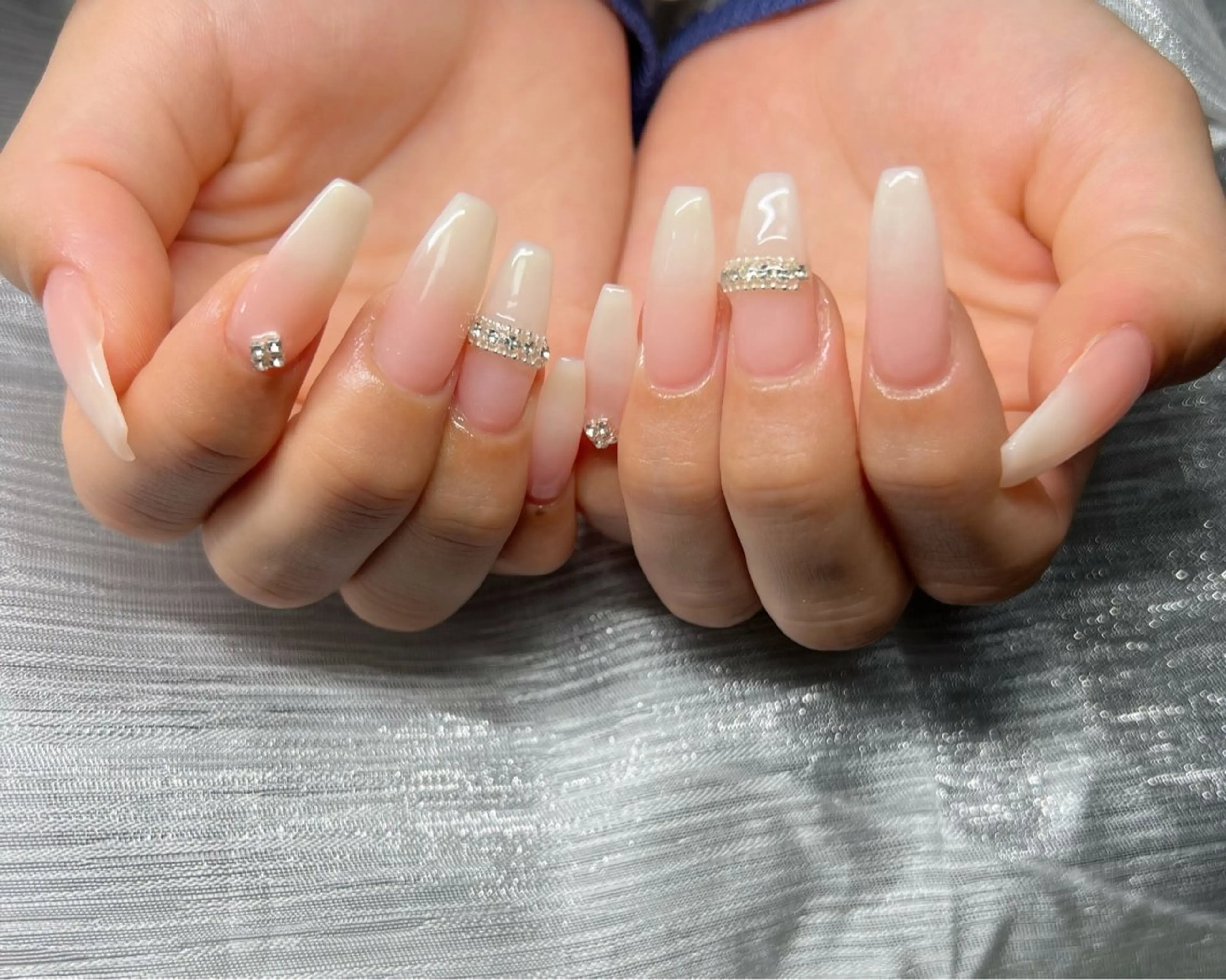 ネイル マグネットネイル ピンク ネイルチップ 冬ネイル クリスマス ハンドネイル Lee Nailsのネイルデザイン