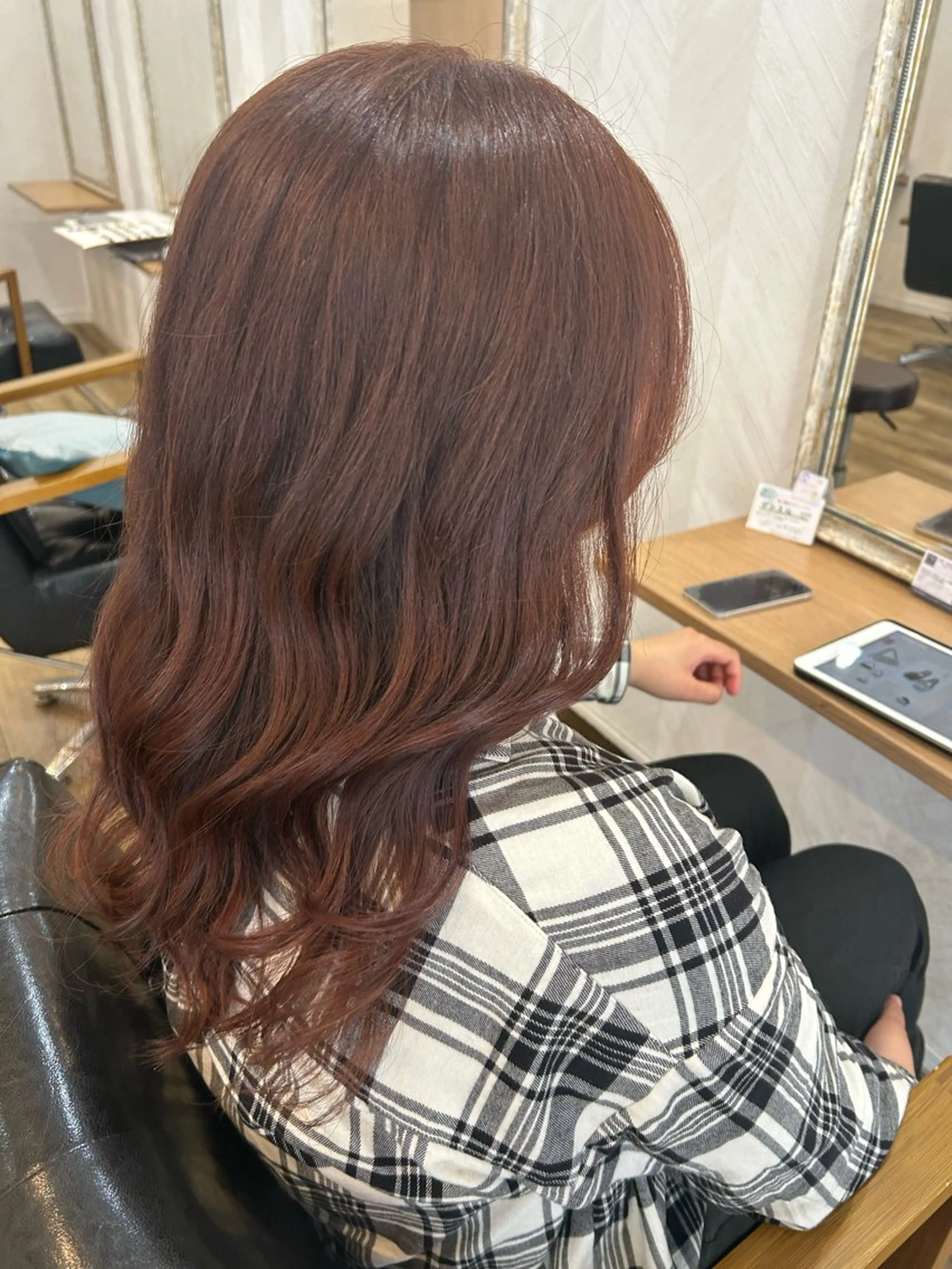 セミロング チョコレートブラウン soen by HEADLIGHT 橘通所属・AOI soenのヘアスタイル