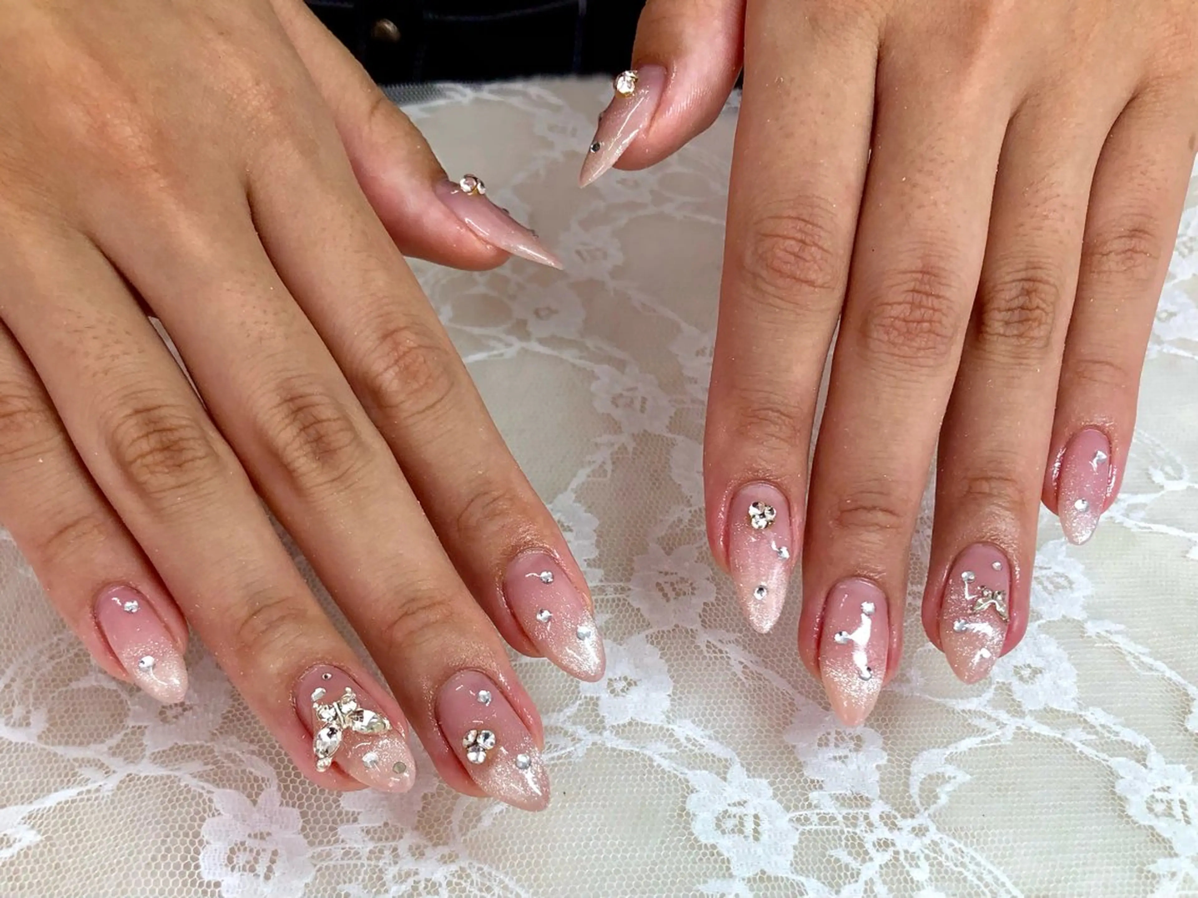 ネイル ピンク ストーンネイル ワンホンネイル ハンドネイル ハンドケア Epokku ネイルサロンのネイルデザイン