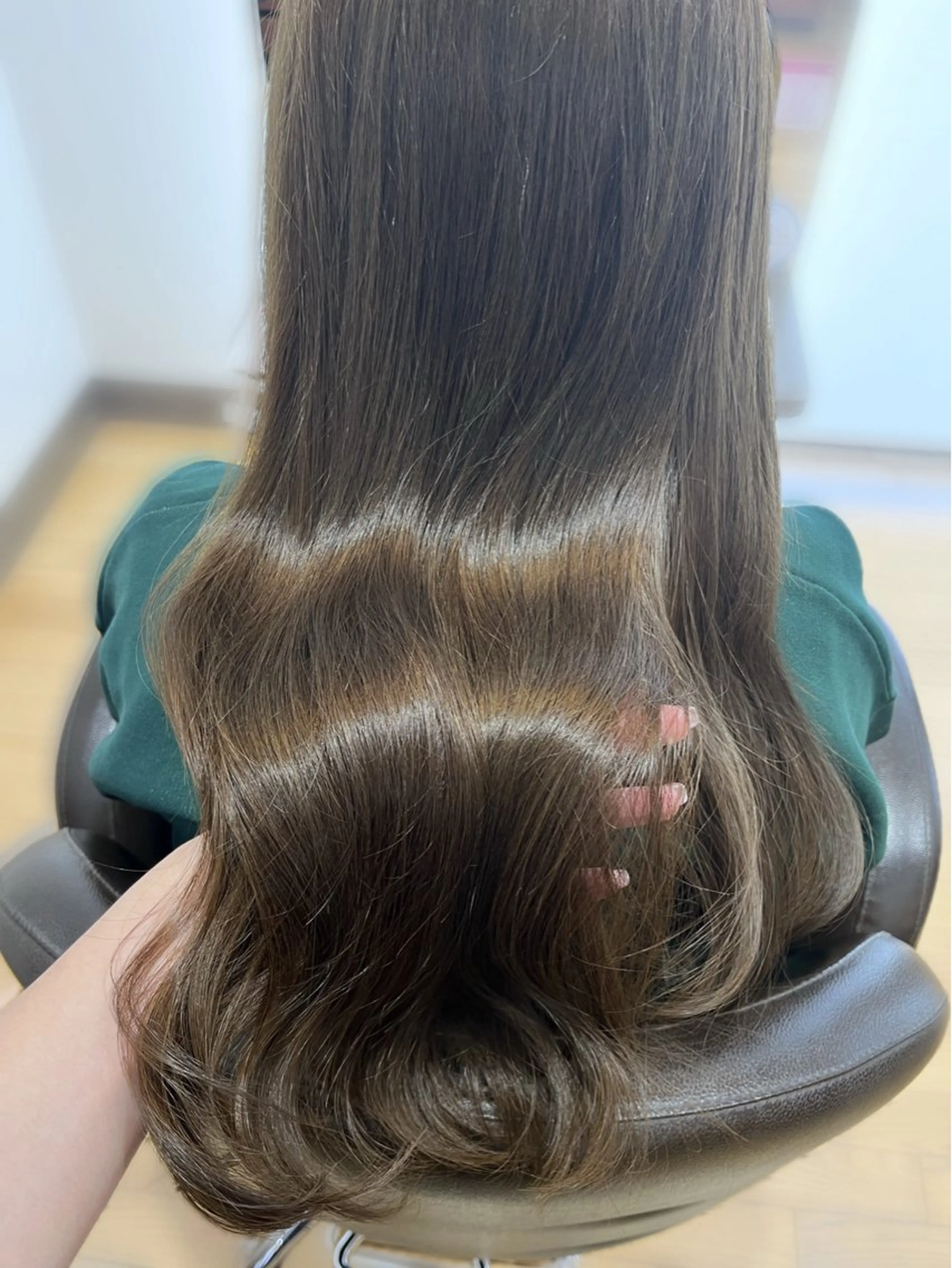 ロング カラー アッシュ ベージュカラー カット ヘアカラー トリートメント 透明感カラー/ 岡田澪香のヘアスタイル