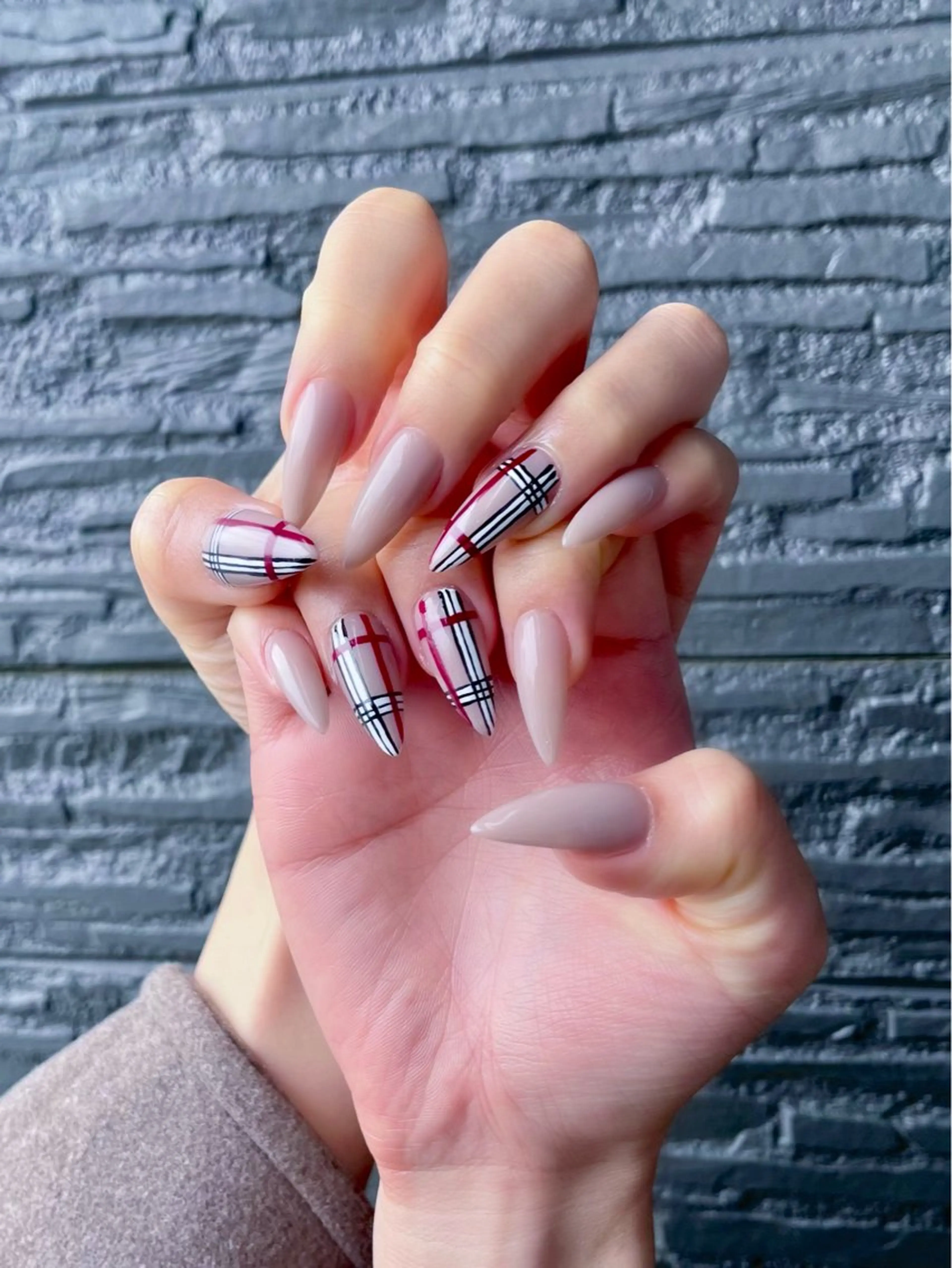 ネイル キラキラネイル マグネットネイル ワンカラーネイル スカルプネイル ワンホンネイル nine.🦋 YUKOのネイルデザイン