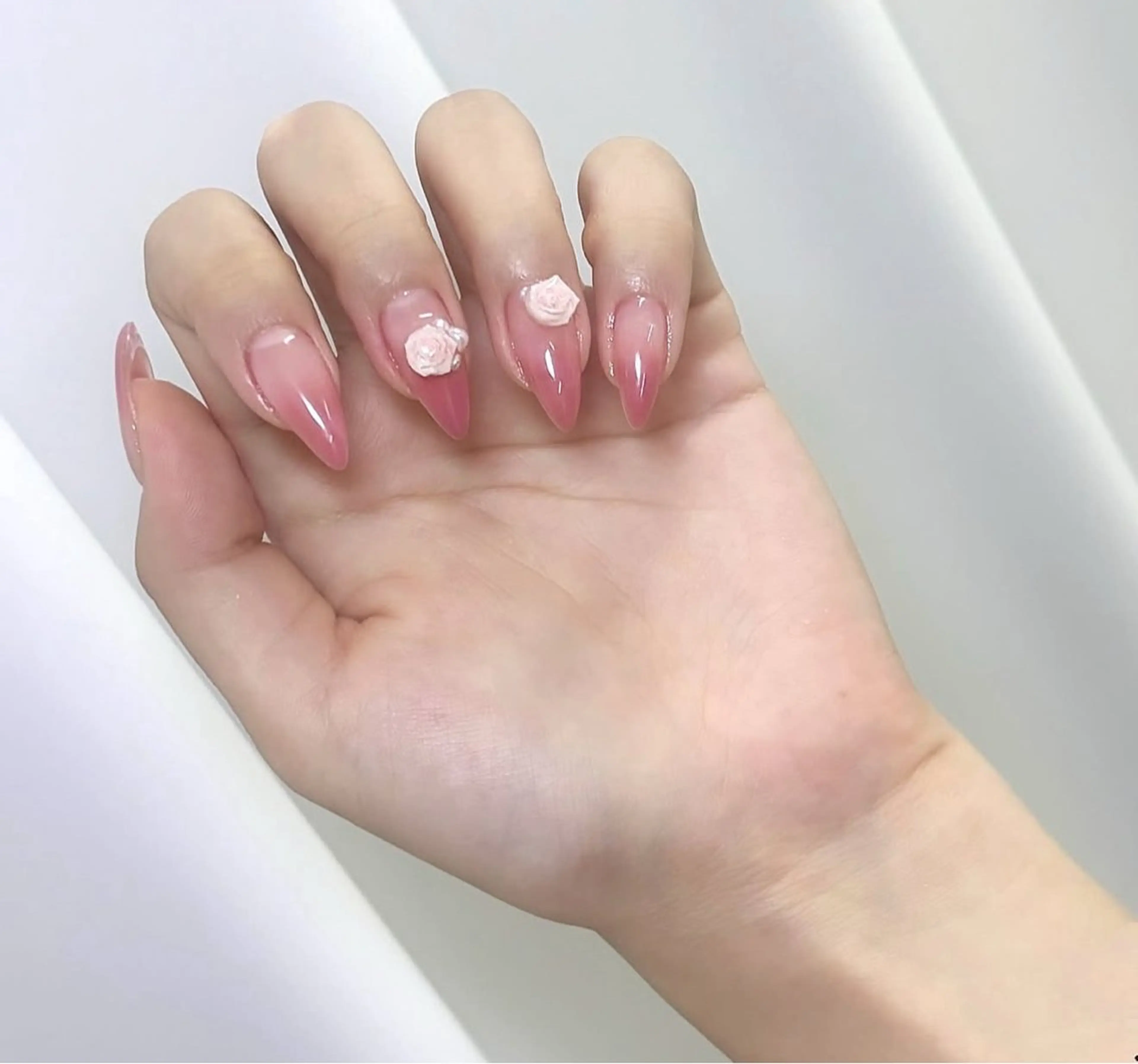 ネイル キラキラネイル マグネットネイル ミラーネイル ニュアンスネイル 春ネイル ハンドネイル Lyna 池袋のネイルデザイン