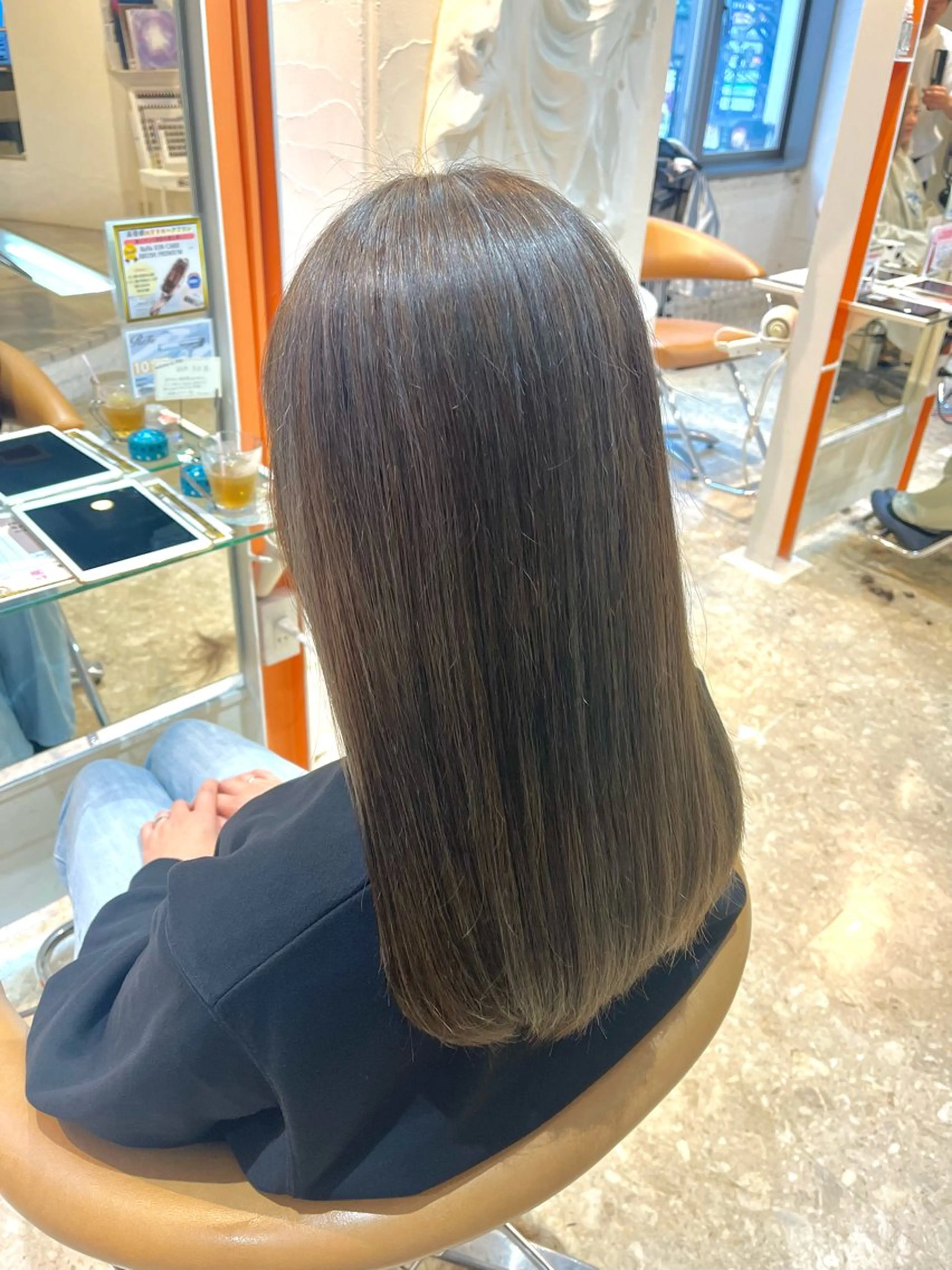 セミロング カラー カット ヘアカラー うしだ かおるのヘアスタイル