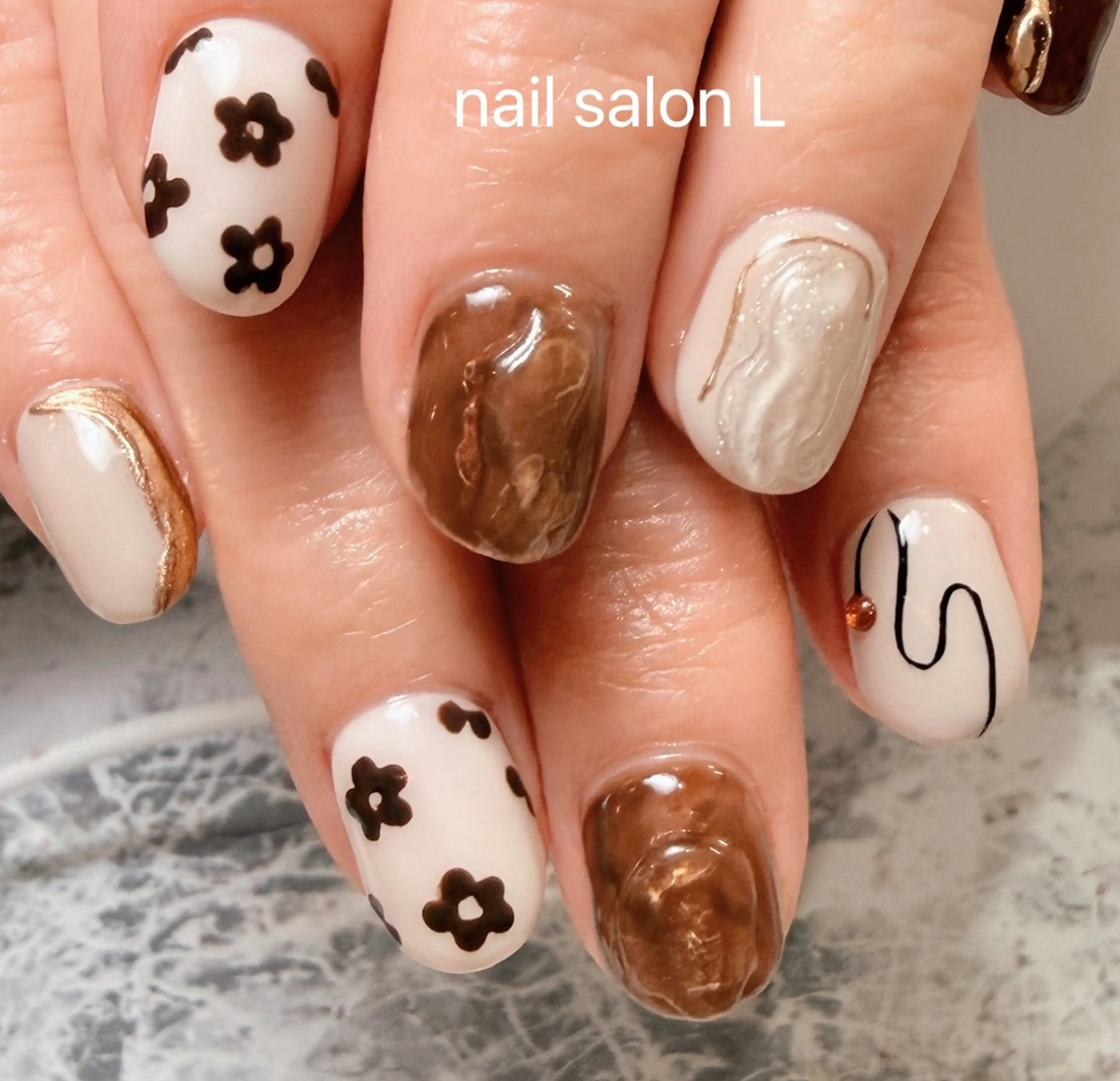 ネイル 持ち込み ニュアンスネイル ハンドネイル 吉川市 ネイルサロンLのネイルデザイン