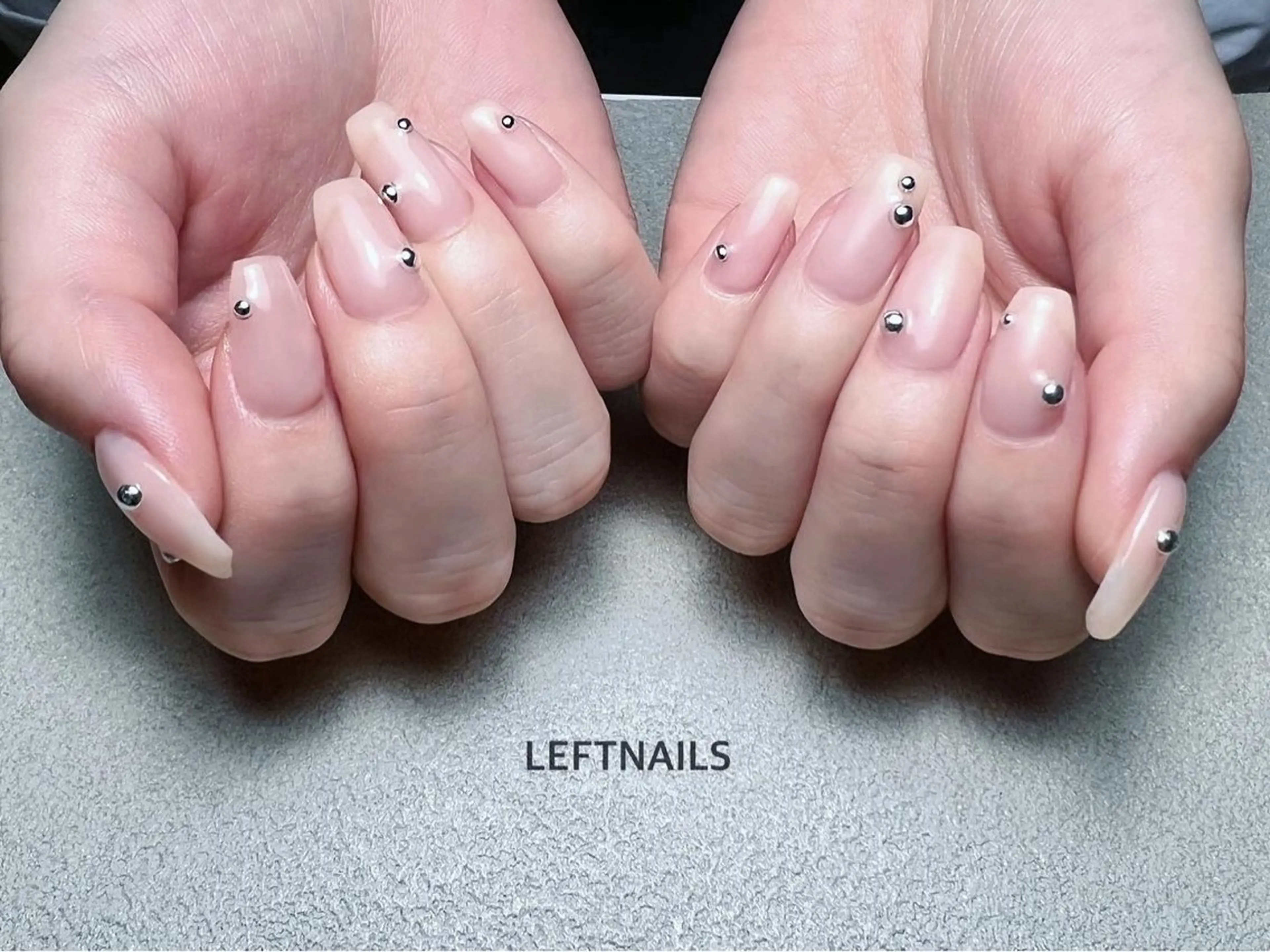 ネイル LEFTNAILS フィルインニュアンスのネイルデザイン