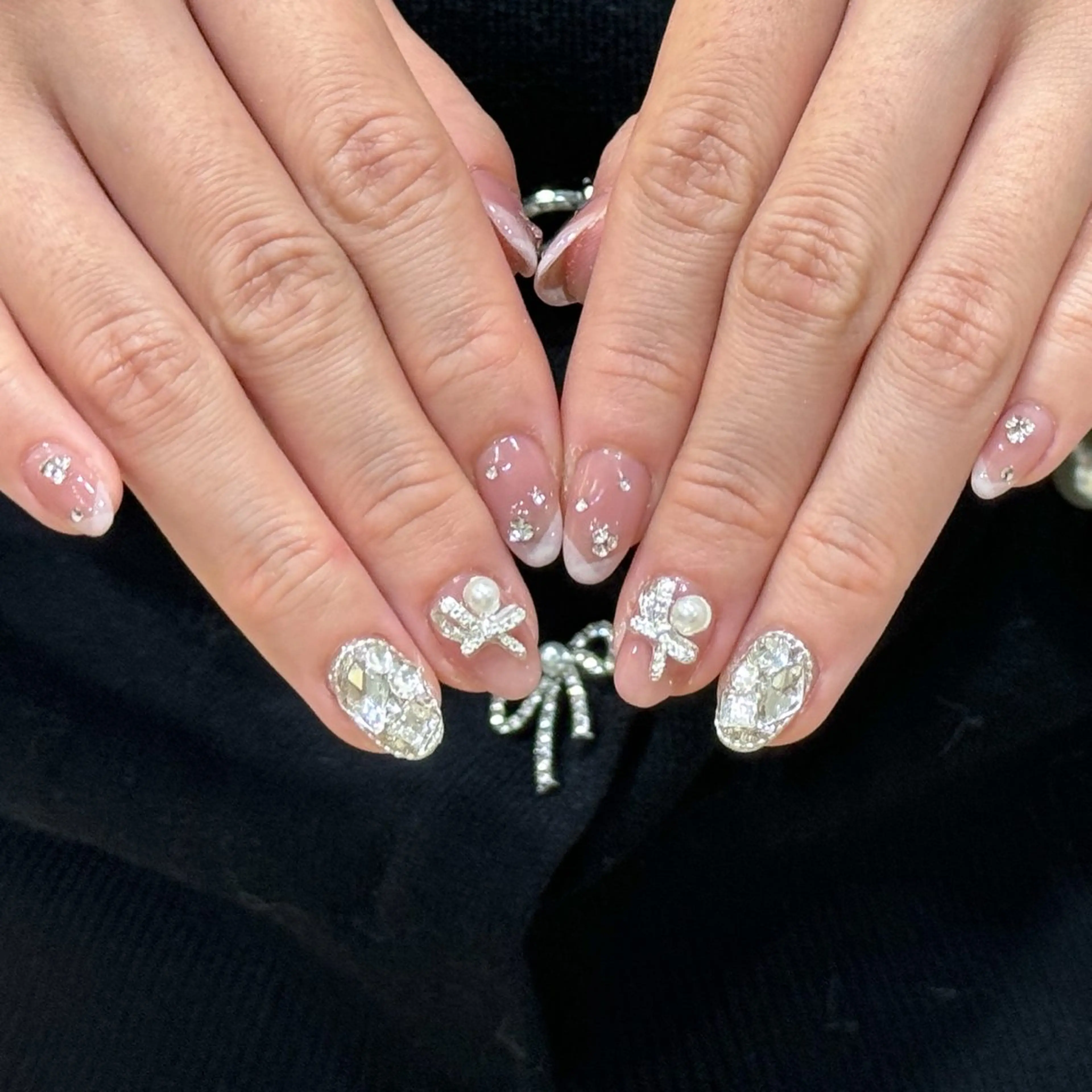 ネイル ダブルフレンチ フレンチネイル キラキラネイル リボン ハンドネイル 韓国ネイル/ワンホン ネイル🎀表参道3分のネイルデザイン