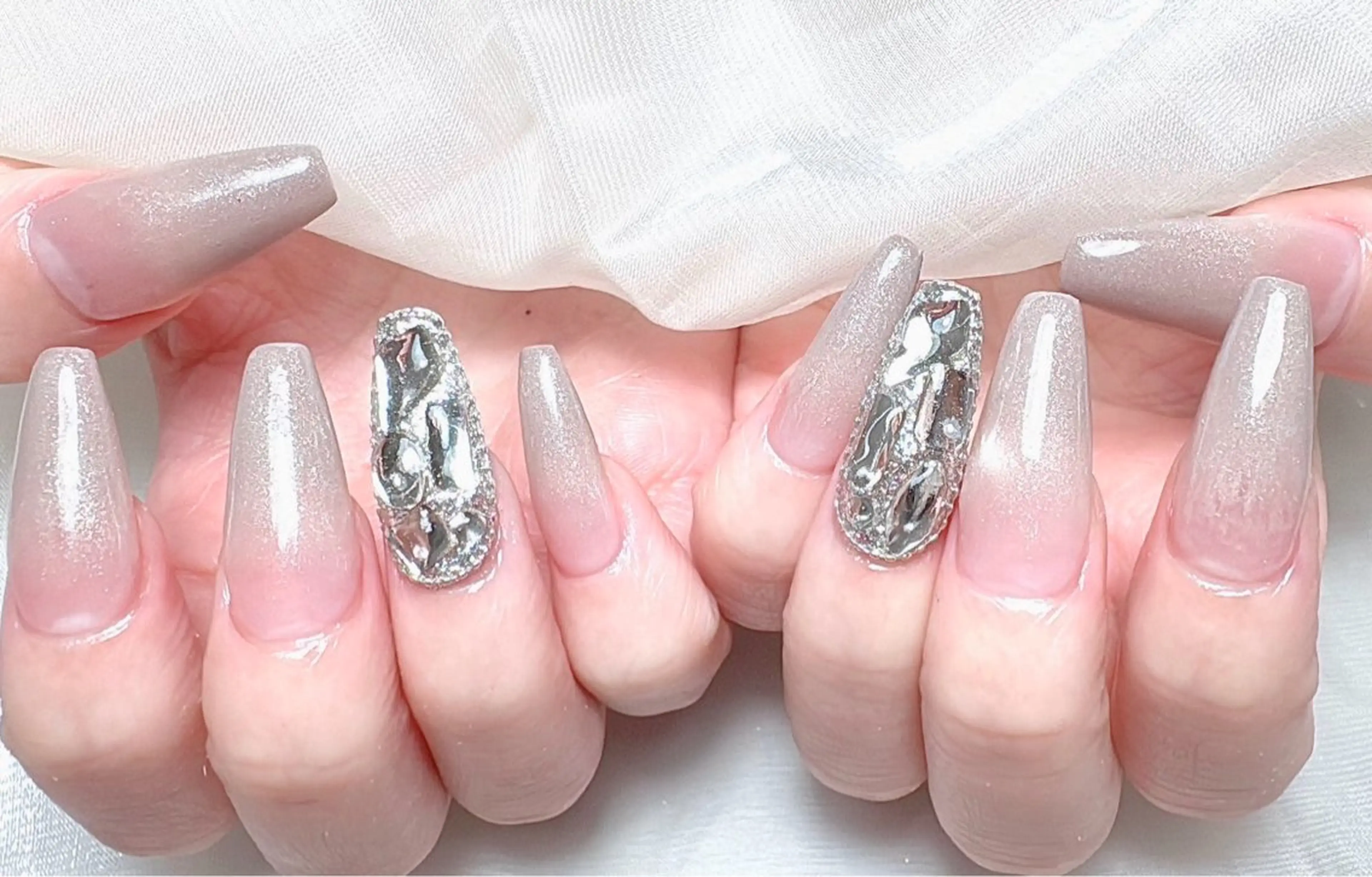 ネイル ガーリー マグネットネイル オフィスネイル 美爪パラジェル導入店 Sunnilyのネイルデザイン