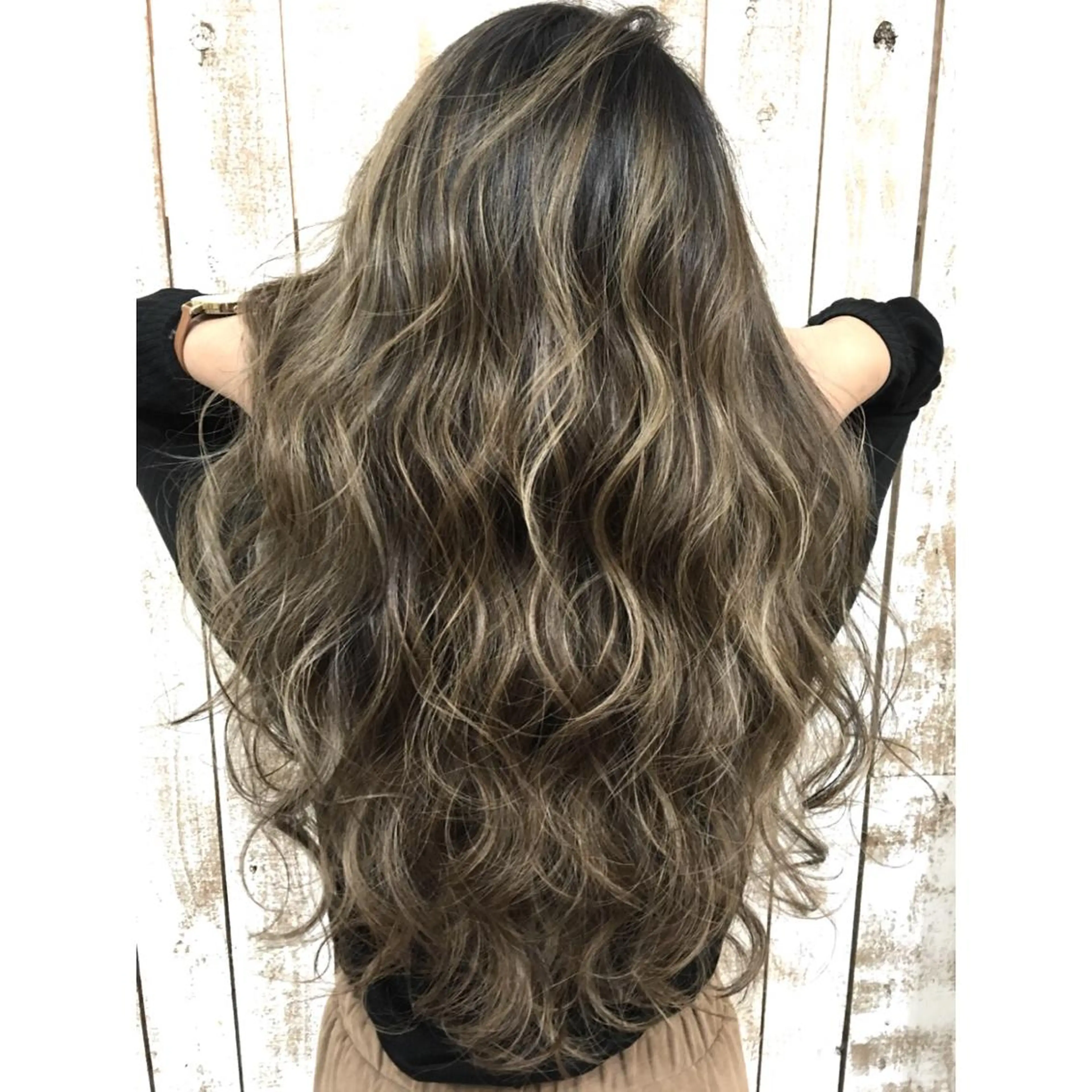 ロング カラー バレイヤージュ レイヤーカット トリートメント 井上 一平のヘアスタイル