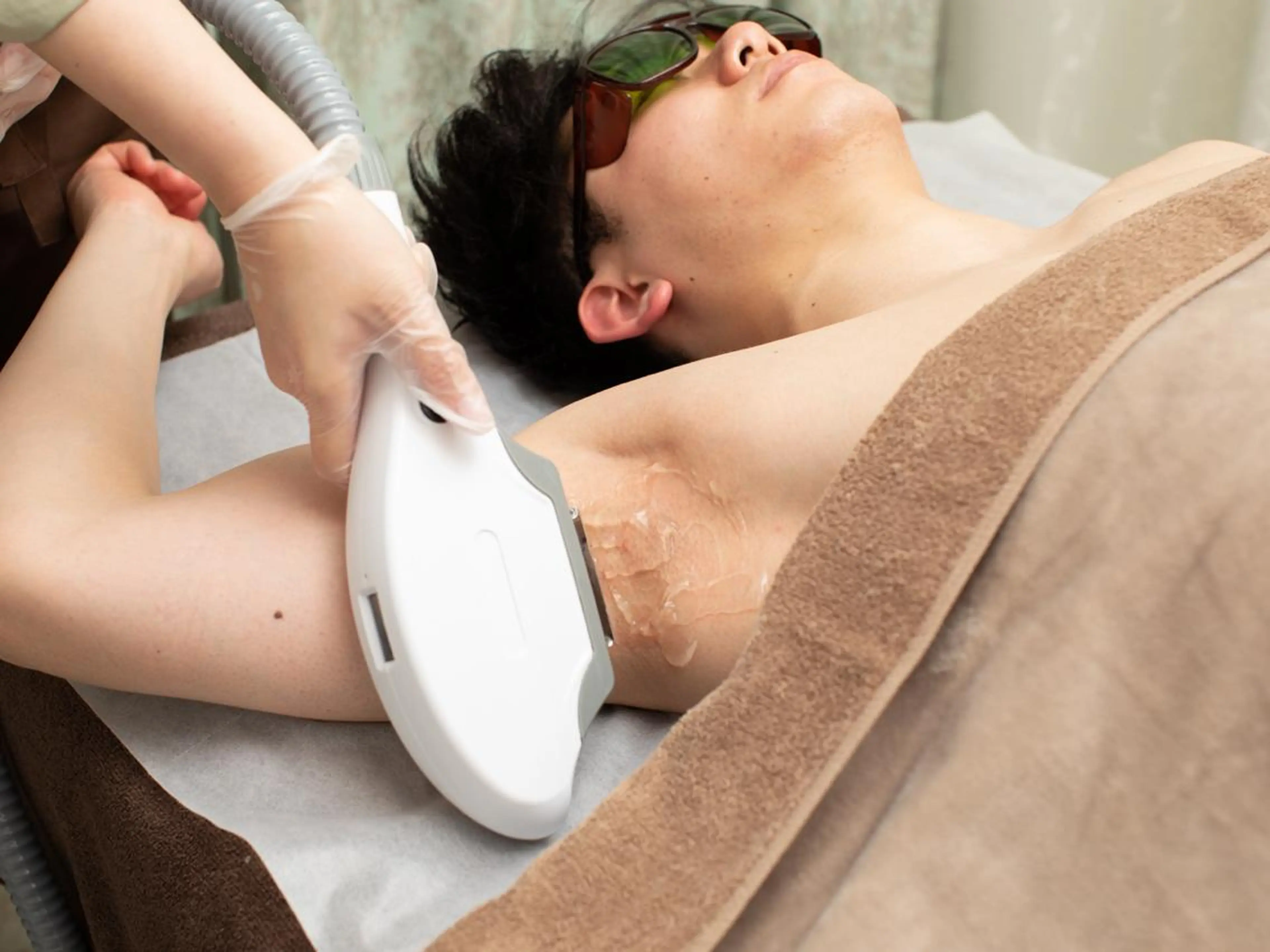 【全身脱毛半額円】背中、膝下は美容液保湿付き🎁(メンズOK)の写真