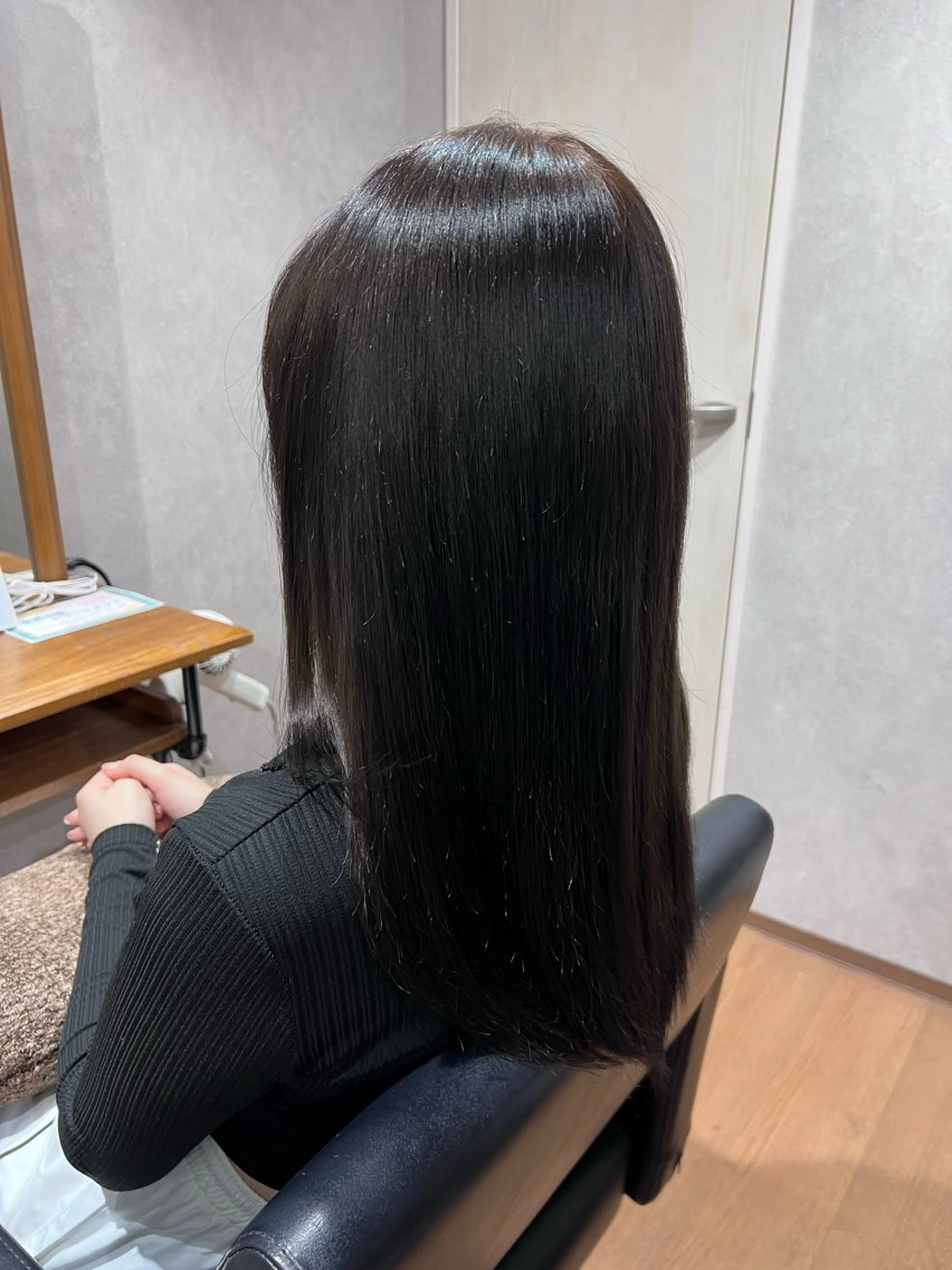 セミロング アッシュ ヘアカラー Vis ill所属・イリオモテ レナのヘアスタイル