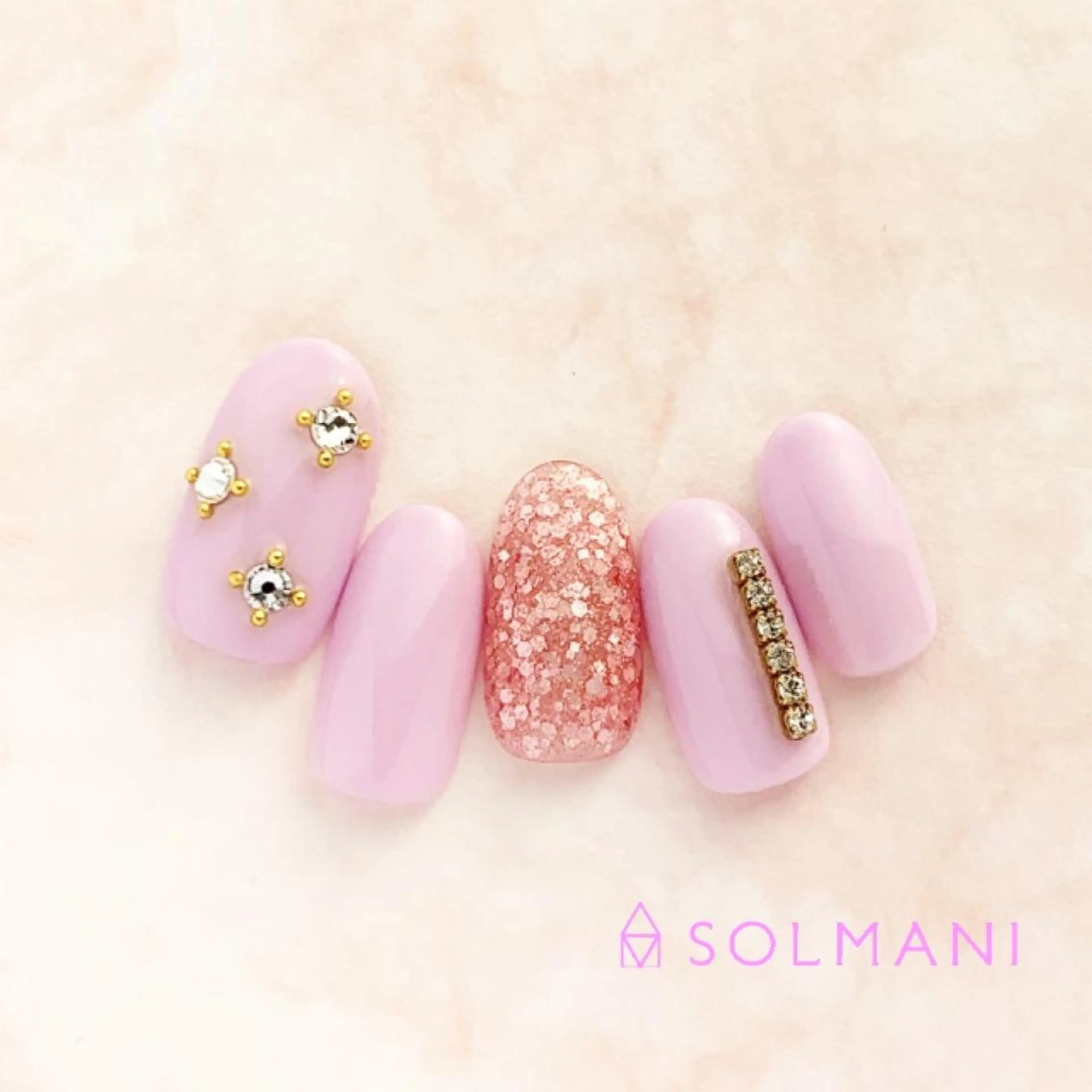 ネイル SOLMANI 予約担当のネイルデザイン