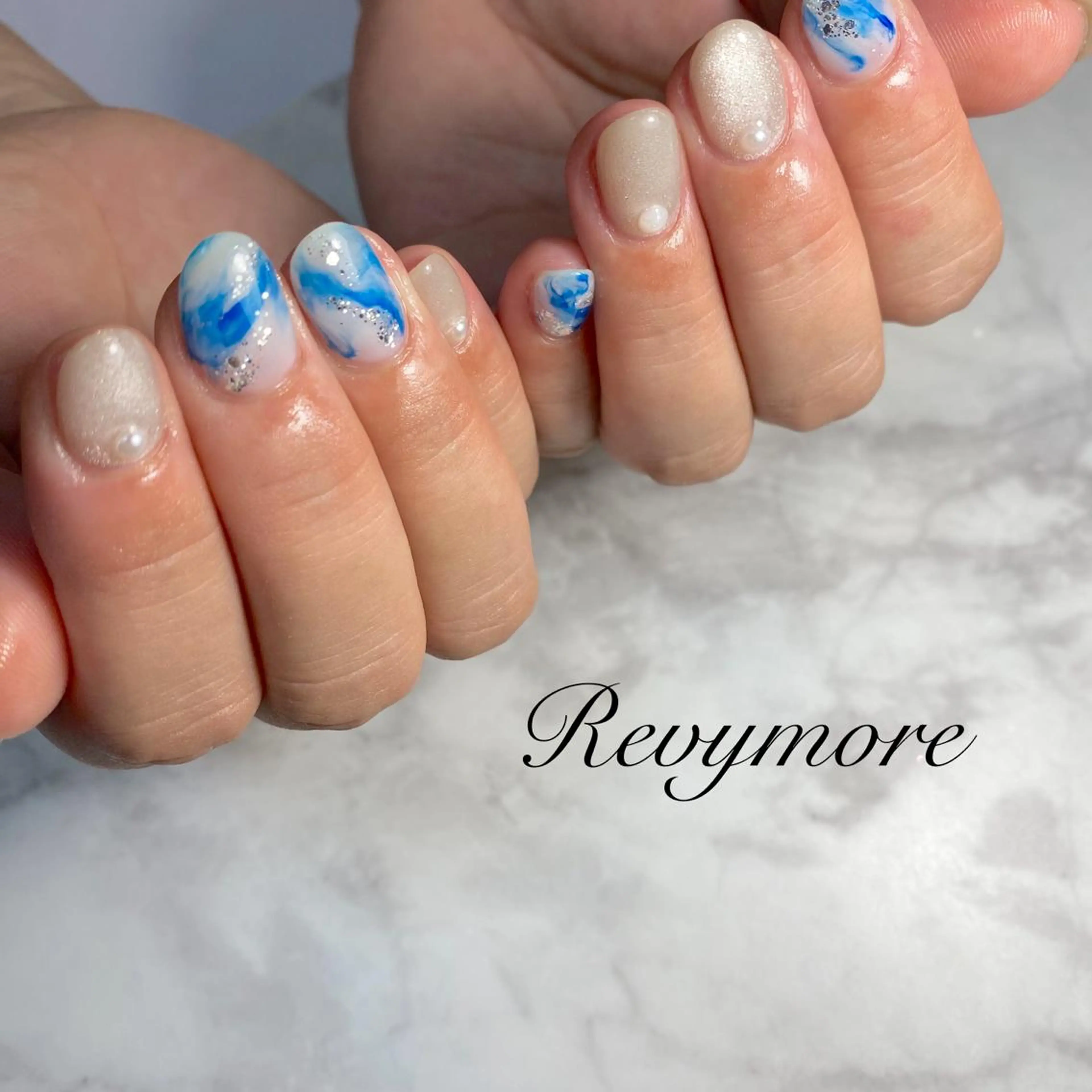 ミディアム ネイル 韓国風ヘア ジェルネイル キラキラネイル 韓国ネイル マグネットネイル nail salon Revymore所属・nail salon Revymoreのネイルデザイン