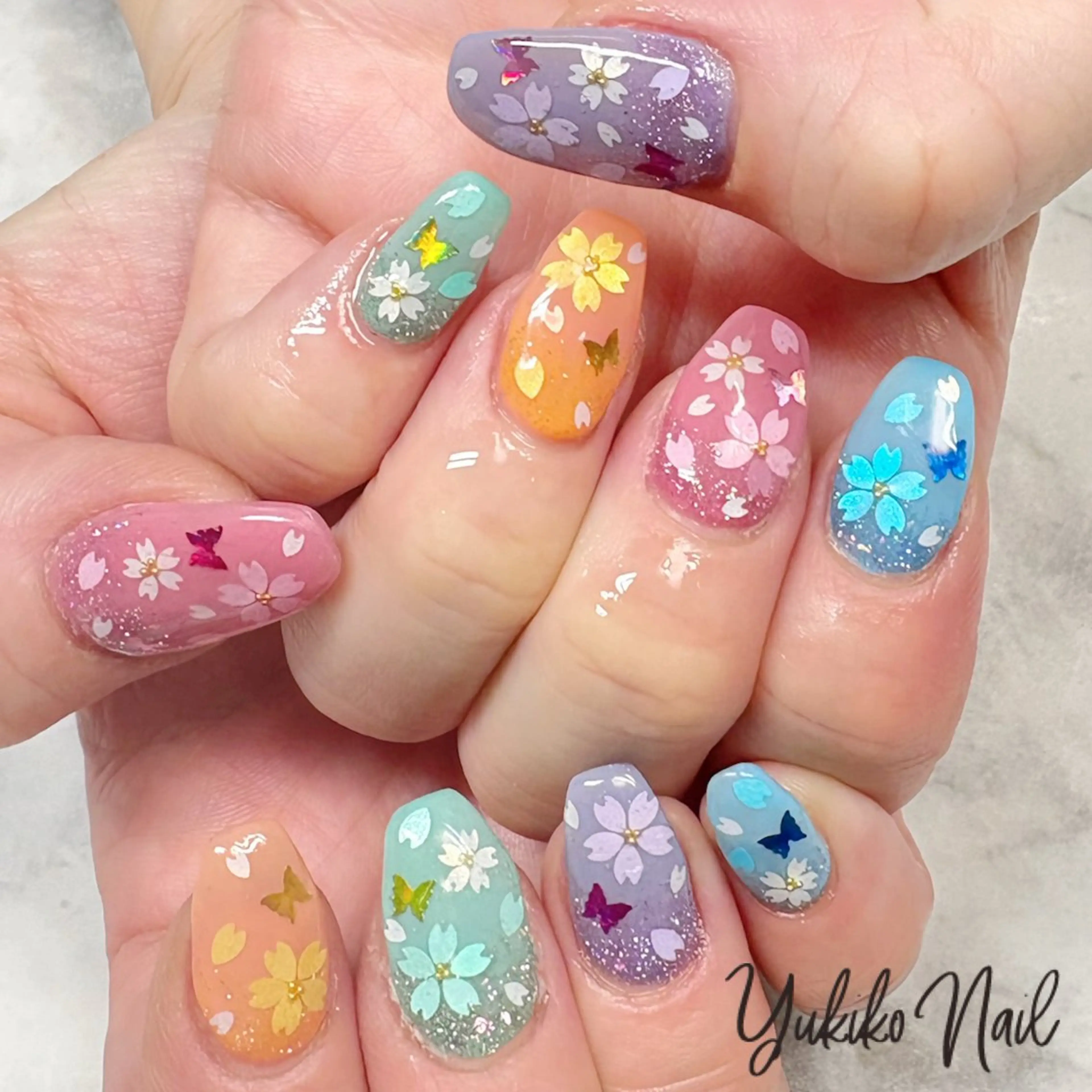ネイル 桜ネイル ホログラムネイル キラキラネイル パステルネイル 春ネイル ハンドネイル ユキコ ネイルのネイルデザイン
