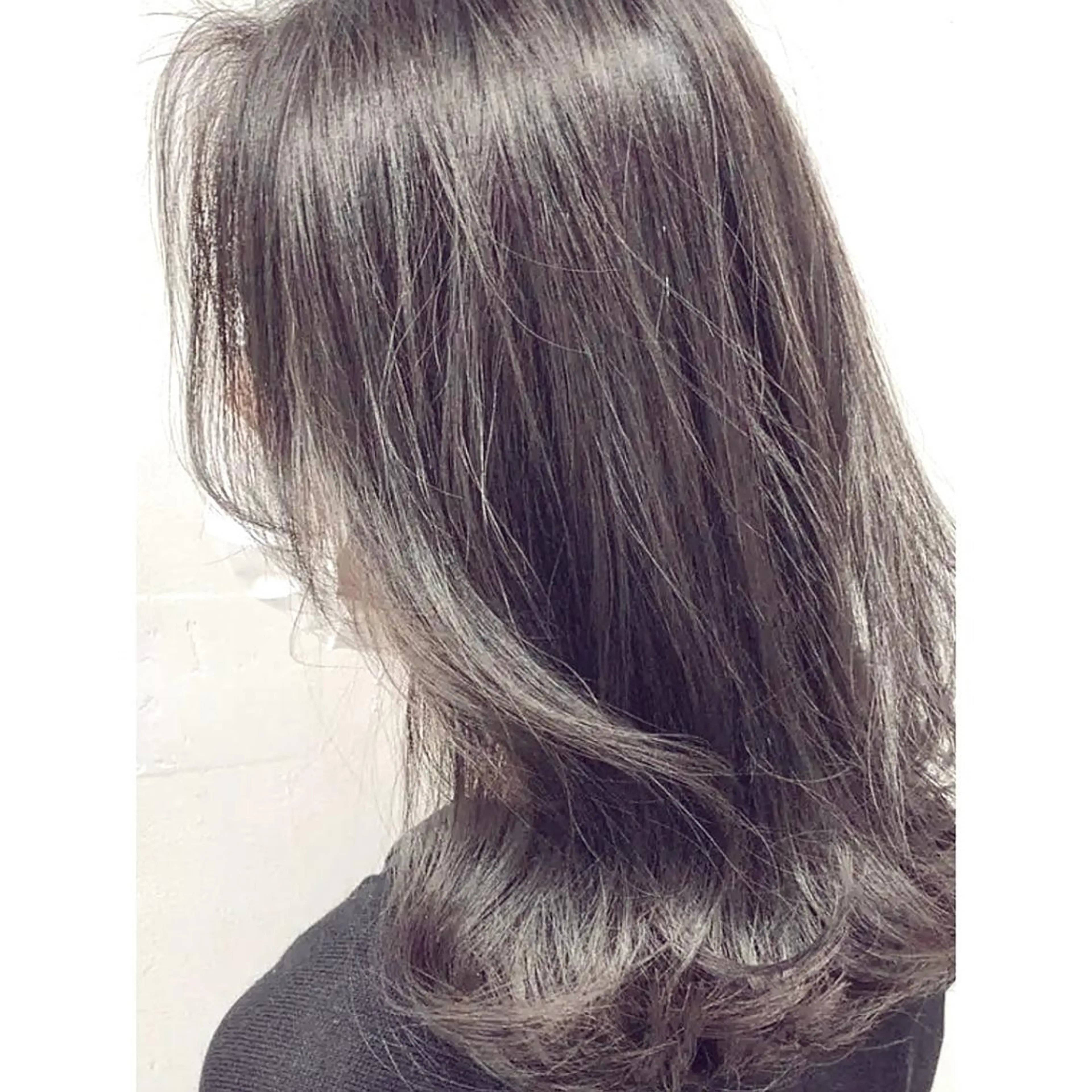 ミディアム カラー アッシュ ブリーチ ブリーチなしカラー カット ヘアカラー トリートメント ケア剤オタク×海外 ヘア長谷川裕起のヘアスタイル