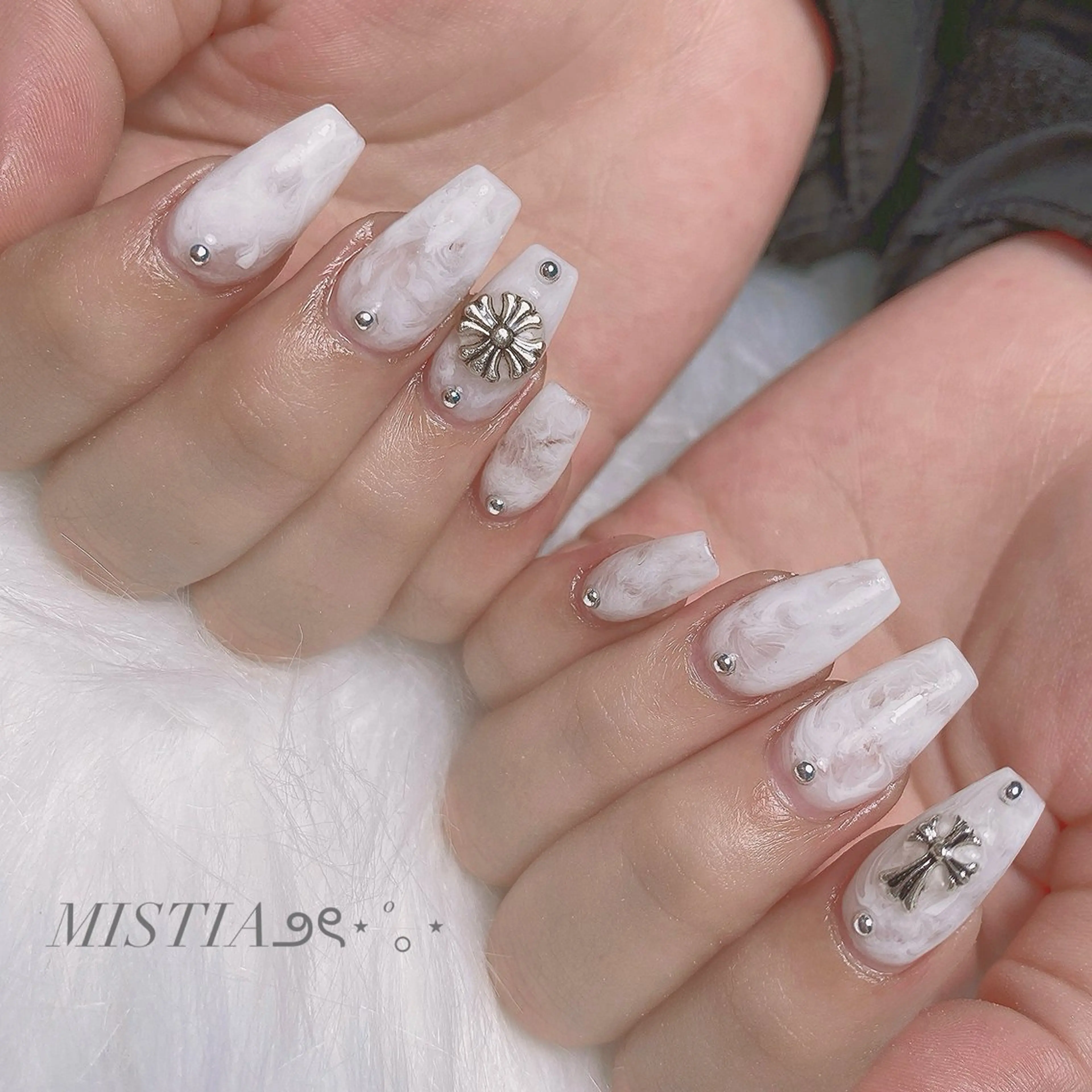 ネイル ニュアンスネイル ホワイト nail salon MISTIAのネイルデザイン