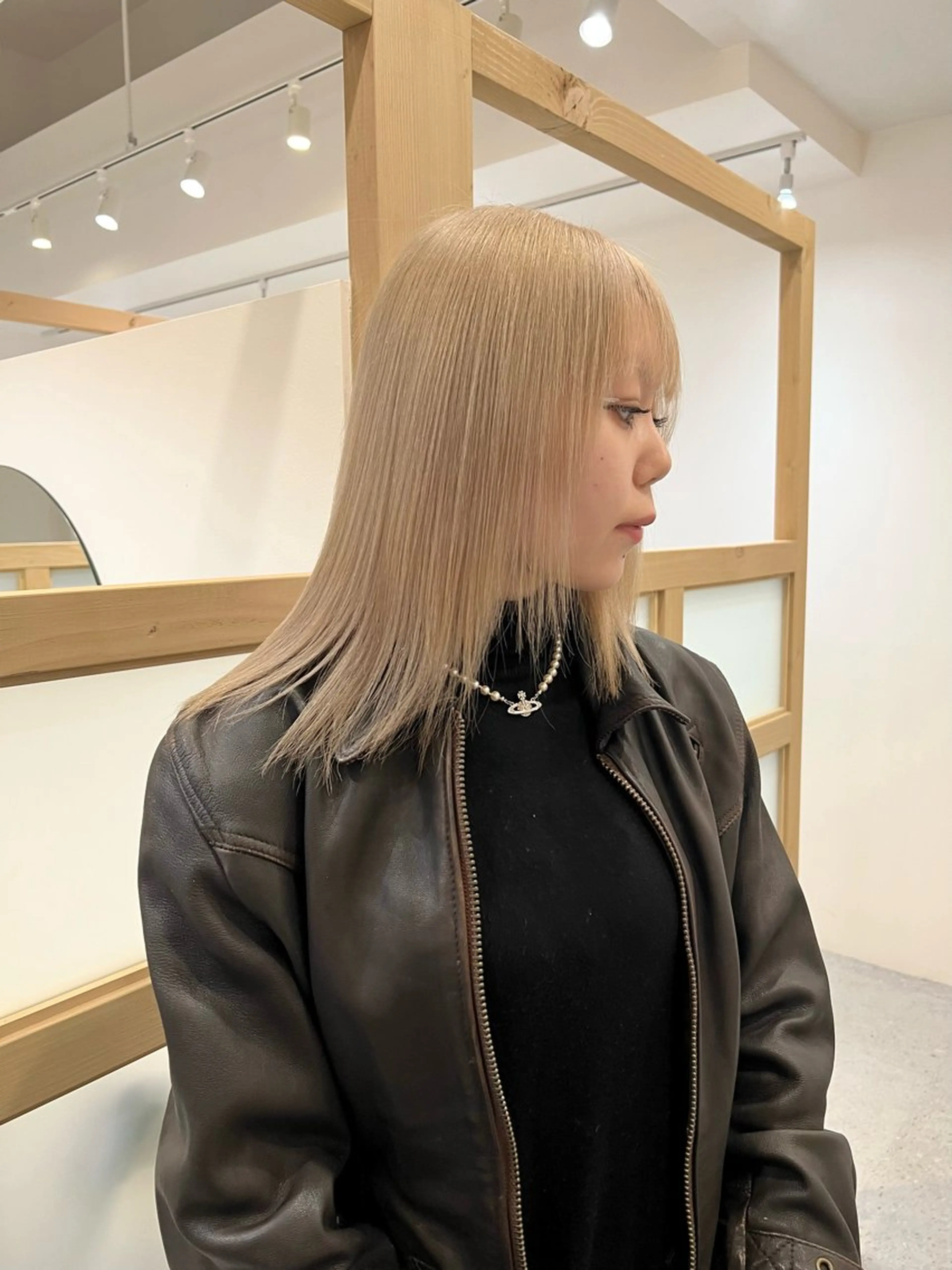 ミディアム カラー ブリーチ ブロンド ケアブリーチ ダブルカラー ハイトーンカラー Via officialのヘアスタイル