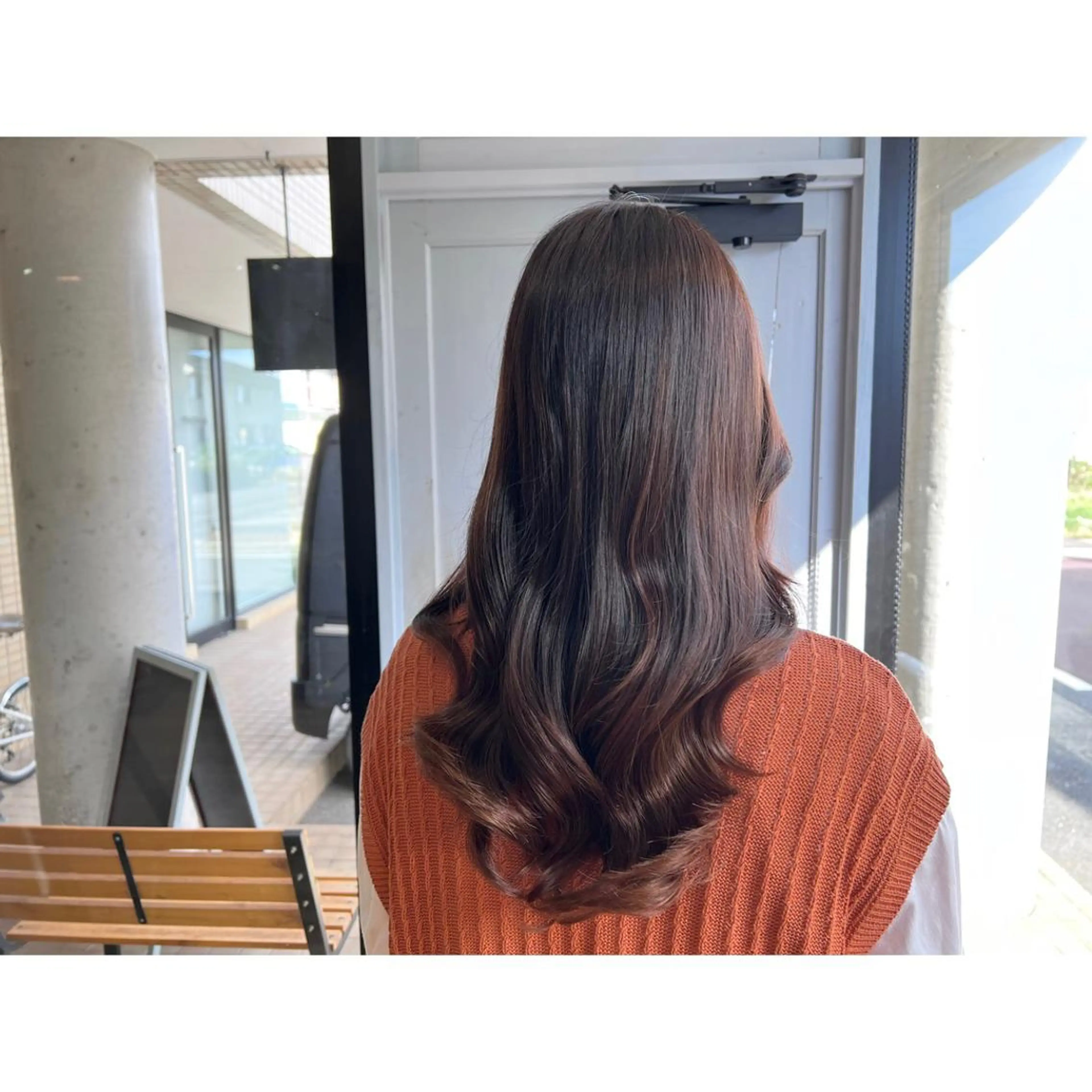 ロング カラー ベージュカラー ココアベージュ ヘアカラー トリートメント ツキダテ ユイのヘアスタイル