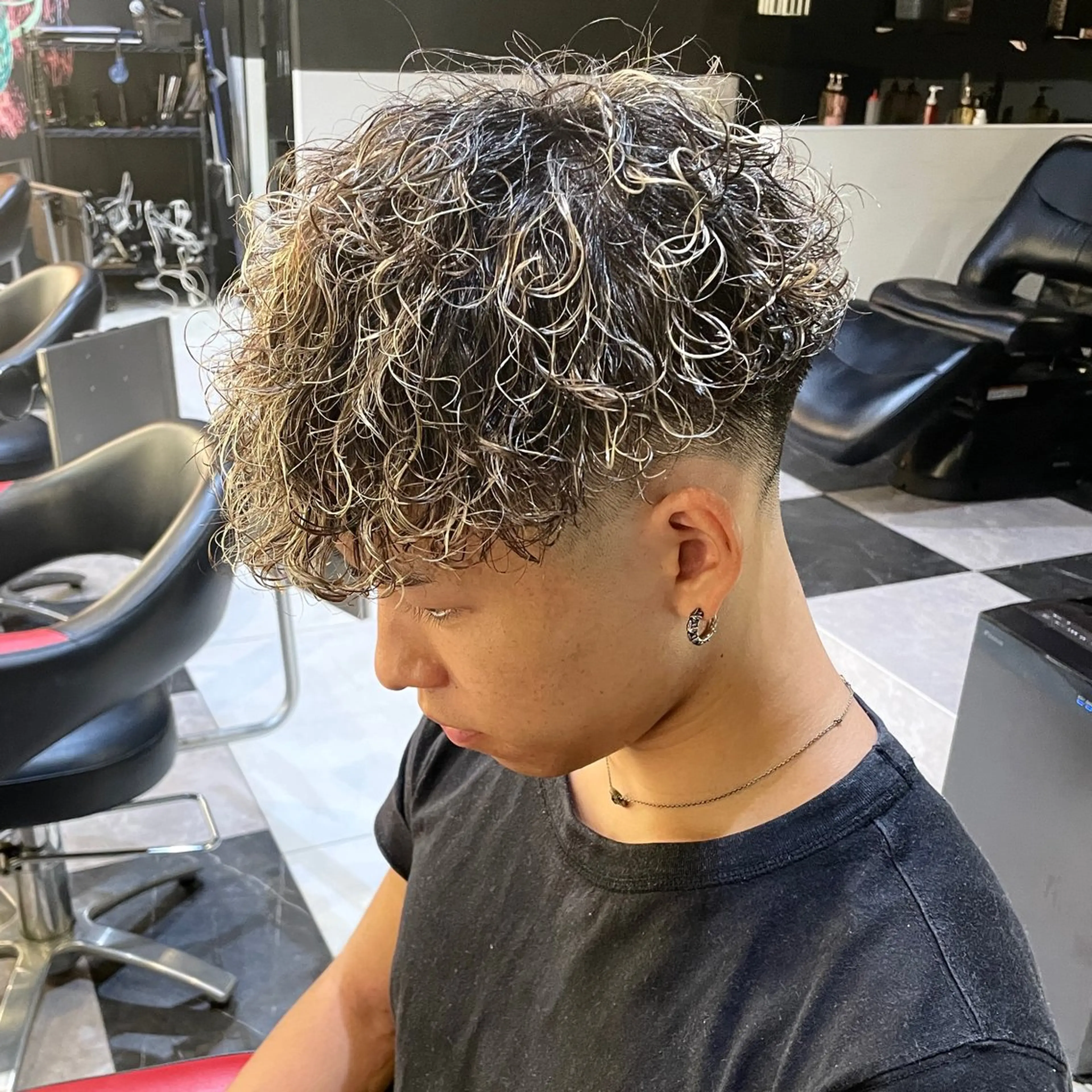 ショート パーマ メンズ スペインカール カット ヘアカラー パーマ メンズヘア特化 崎田 成人のヘアスタイル