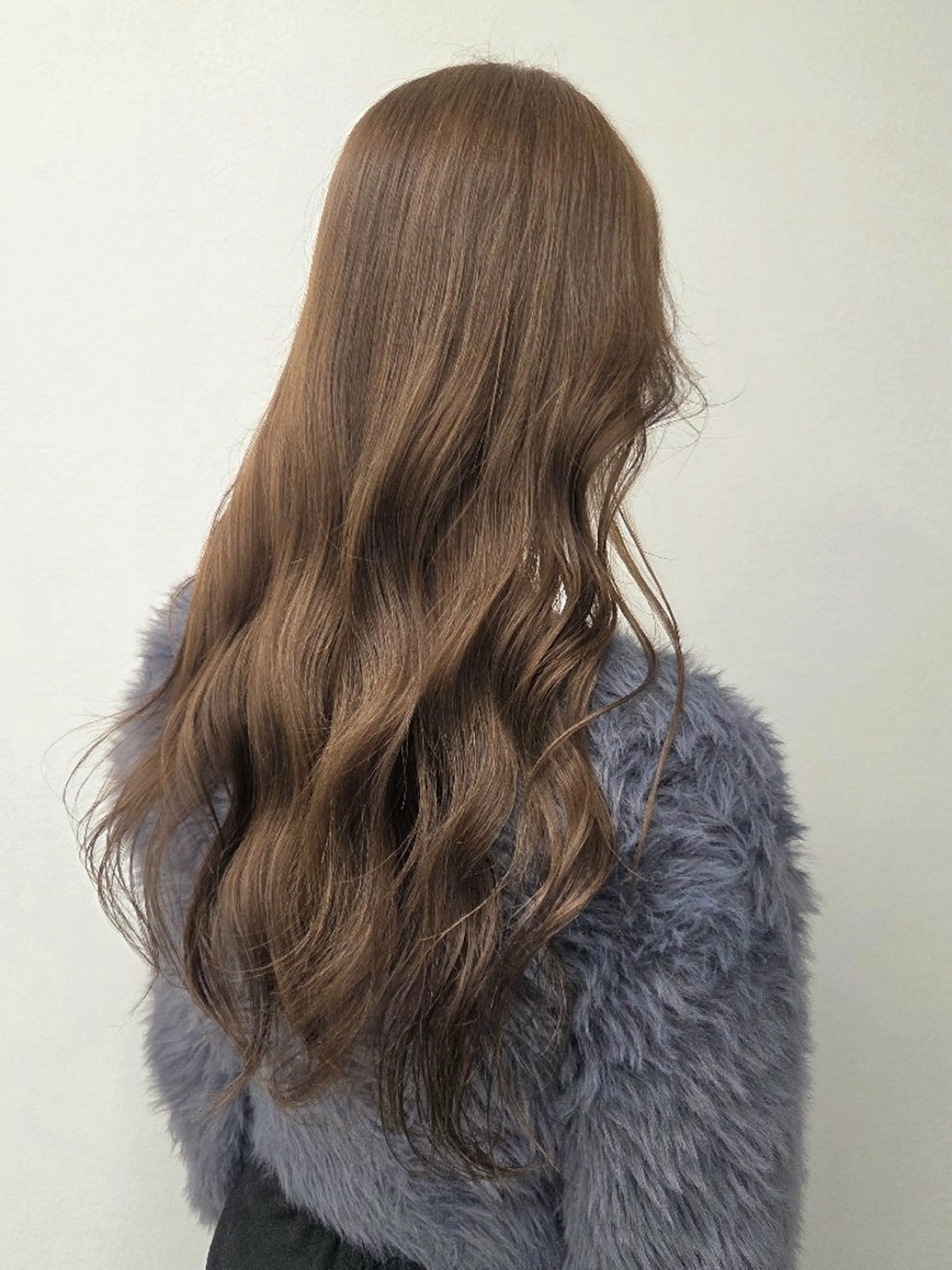 ロング カラー ベージュカラー ブリーチ ダブルカラー ミルクティーベージュ ブリーチなしカラー ヘアカラー トリートメント Era Hatsuneのヘアスタイル