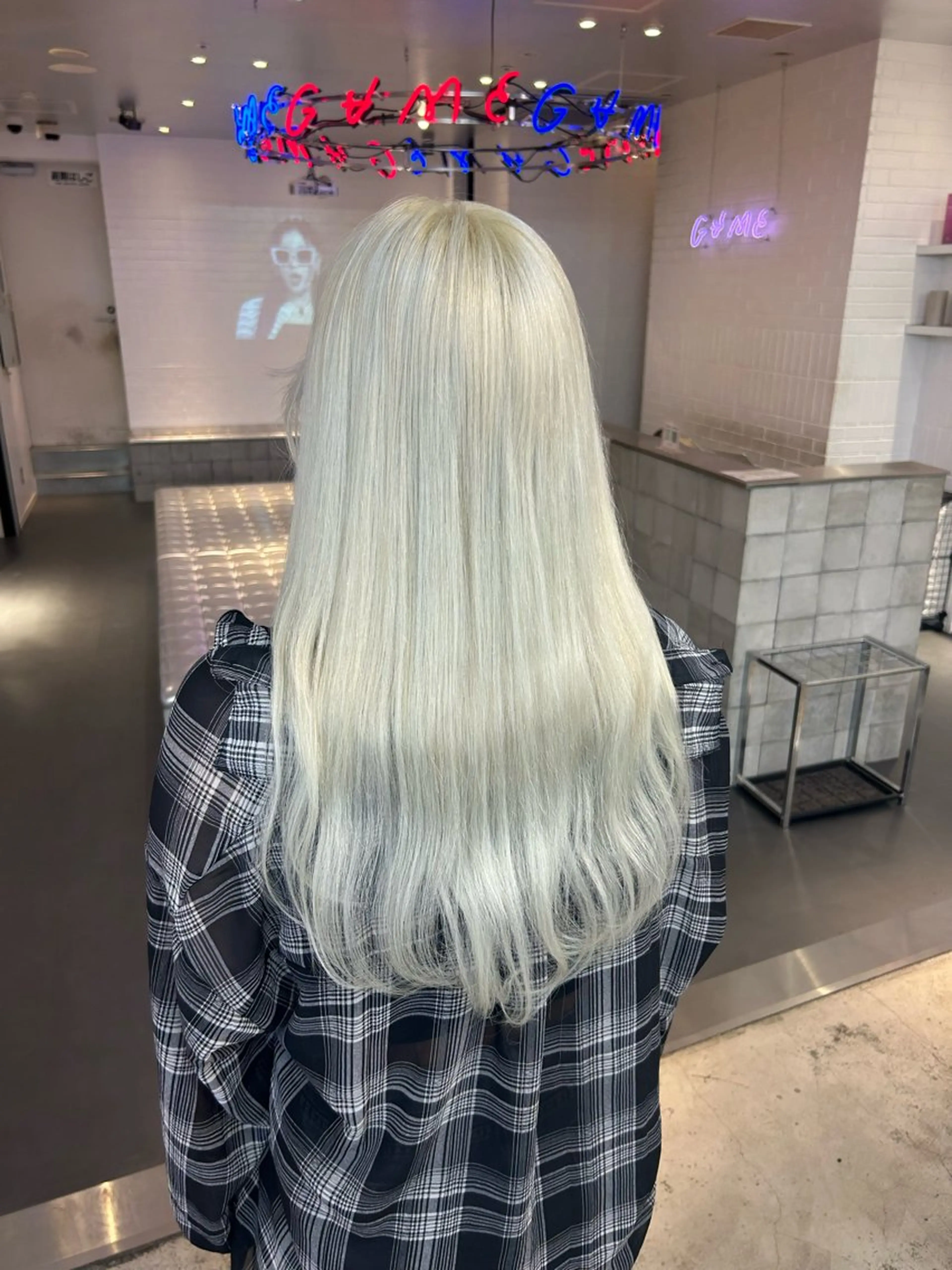 【🏆Sランク🏆】ブリーチ✖️艶カラー✖️人毛エクステ付け放題(80本まで)の写真