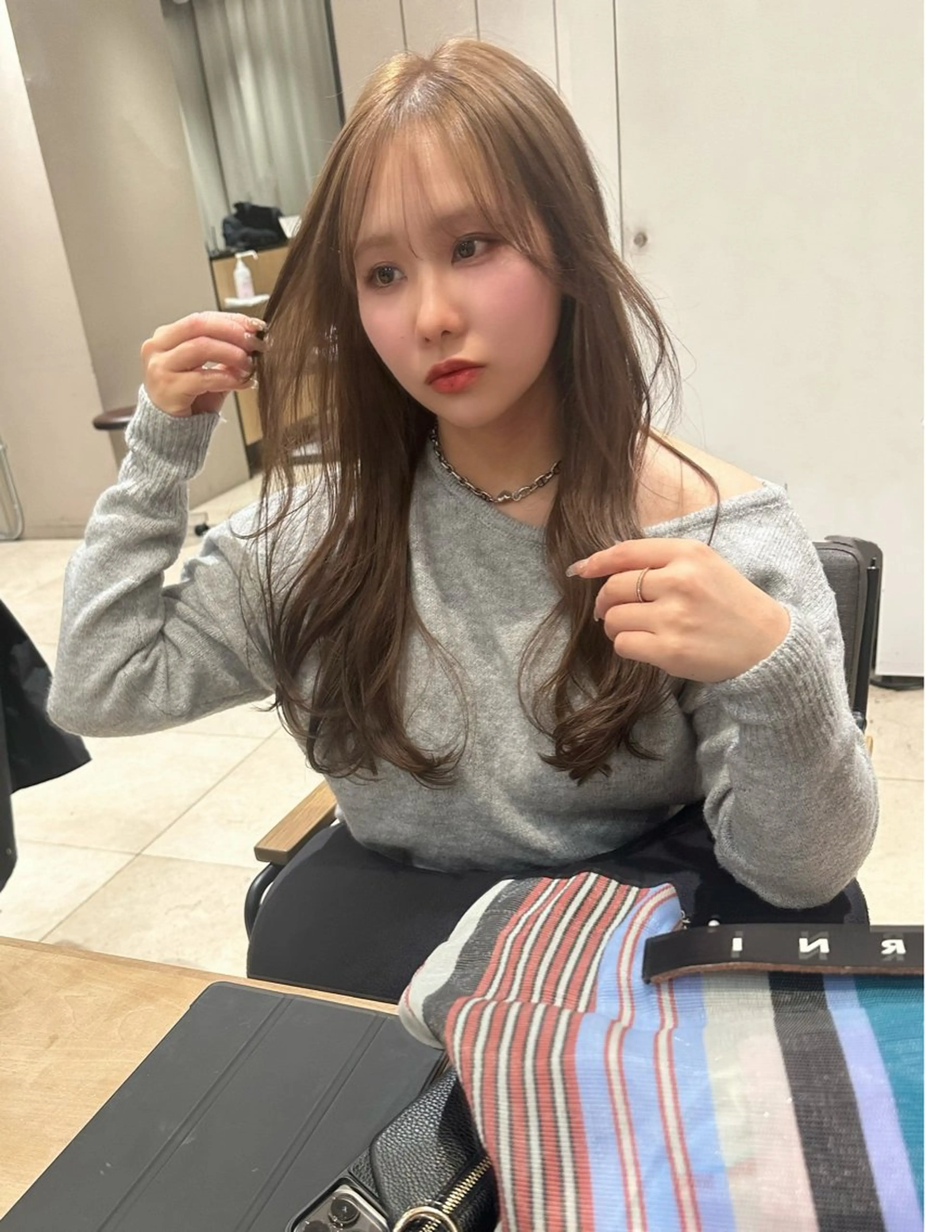 ロング カラー パーマ ヘアアレンジ ベージュカラー ブラウンカラー ブラウンベージュ シースルーバング カット ヘアカラー トリートメント VIVIE【ヴィヴィ】所属・髪質改善/韓国風 レイヤー/田村祐樹のヘアスタイル