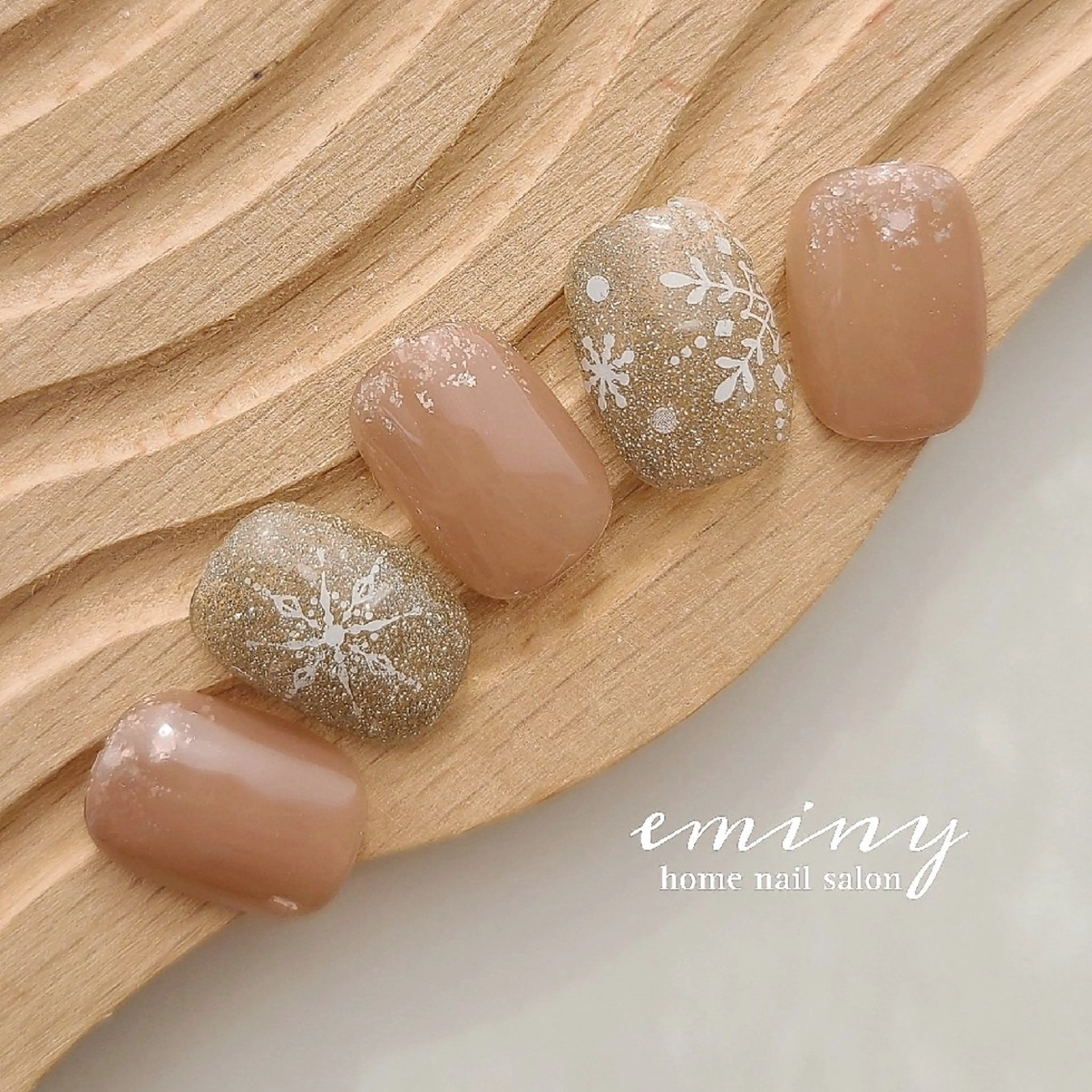 ネイル フラッシュネイル キラキラネイル オフィスネイル 冬ネイル クリスマス ハンドネイル nail salon  eminyのネイルデザイン