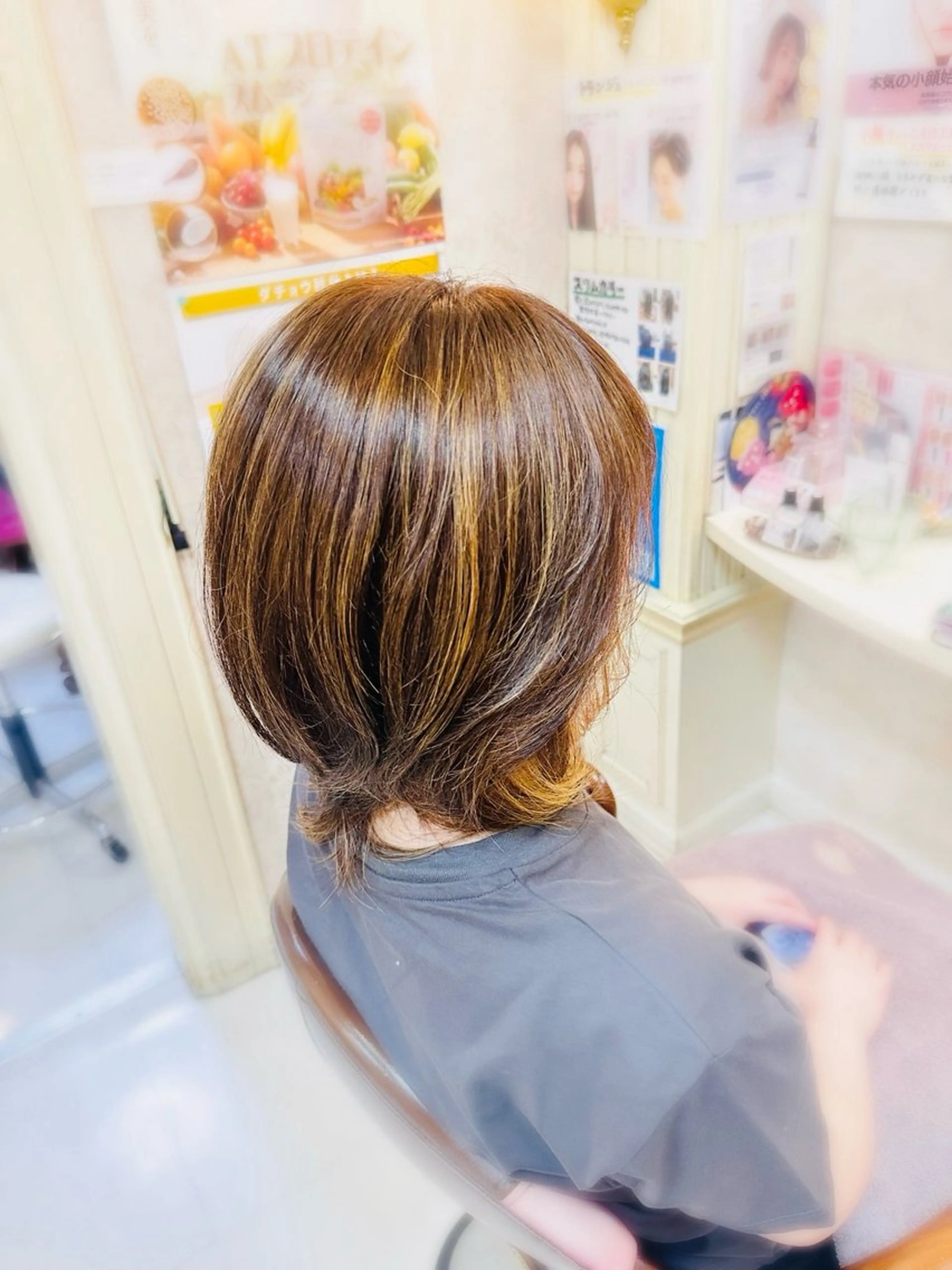 ミディアム ウルフカット カット 美容室ティンカーベル所属・菅沼 美咲のヘアスタイル